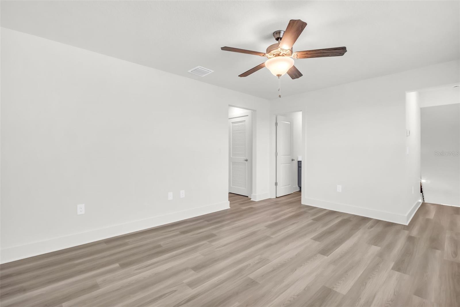 Image 26 of 48 For 7938 Chandler Lake Court