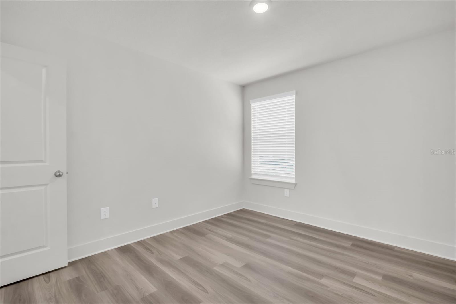 Image 30 of 48 For 7938 Chandler Lake Court