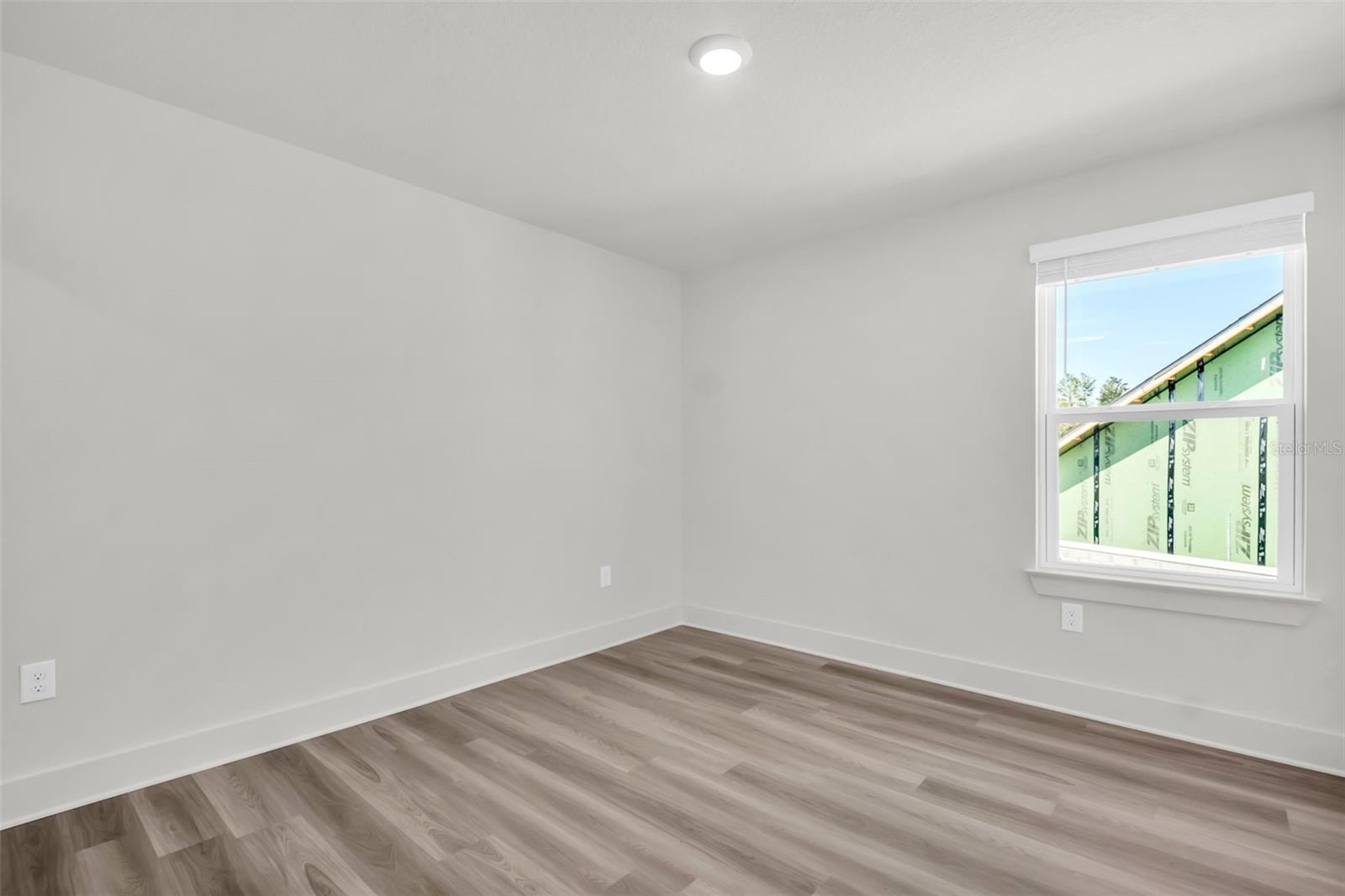 Image 31 of 48 For 7938 Chandler Lake Court