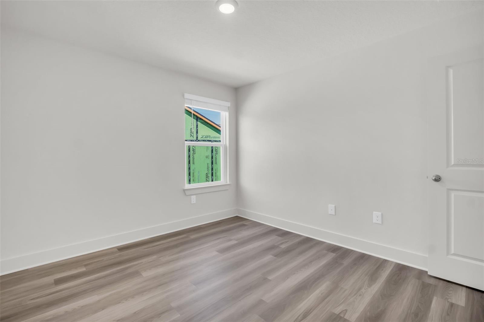 Image 33 of 48 For 7938 Chandler Lake Court