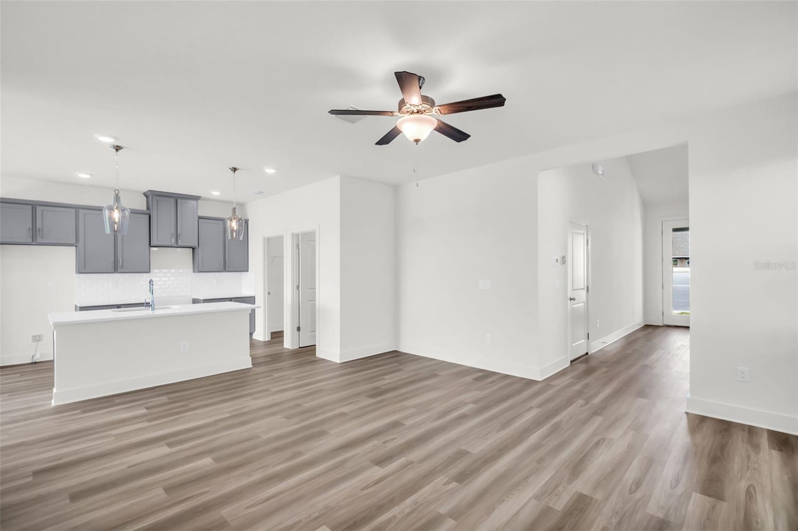 Image 37 of 48 For 7938 Chandler Lake Court