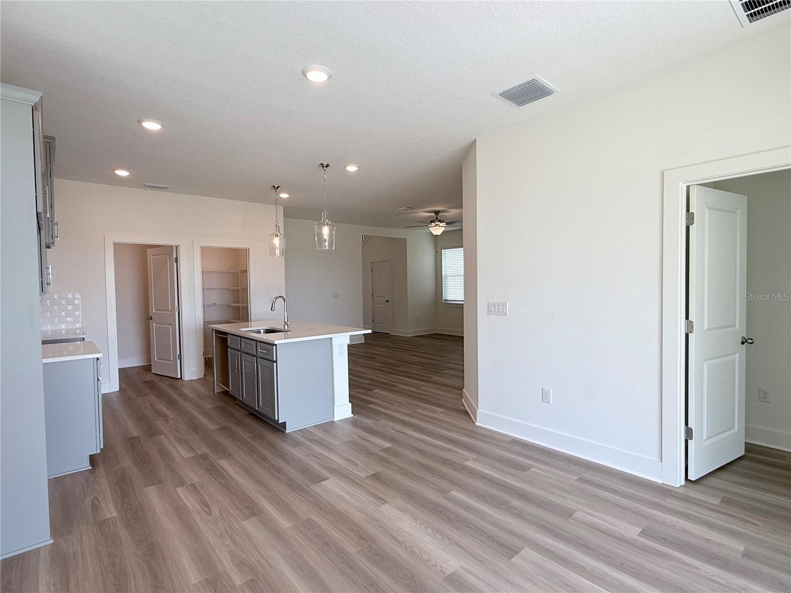 Image 6 of 8 For 7938 Chandler Lake Court