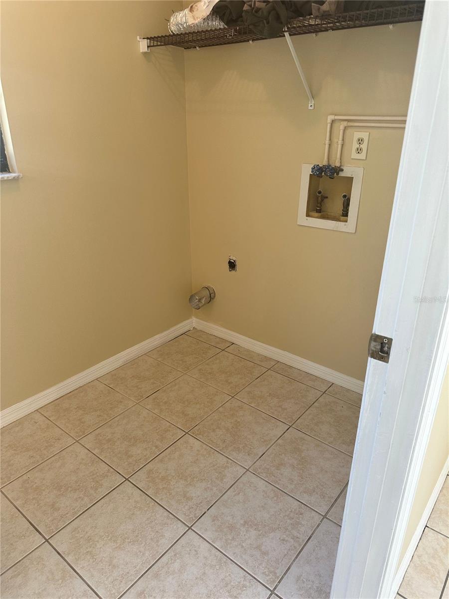 Image 8 of 15 For 2623 Lakeshore Boulevard