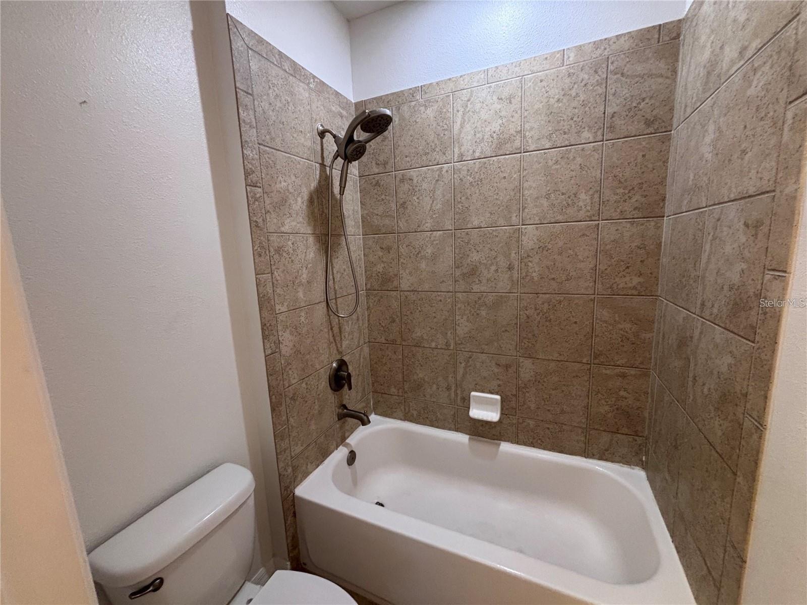 Image 17 of 25 For 13786 Summer Harbor Court