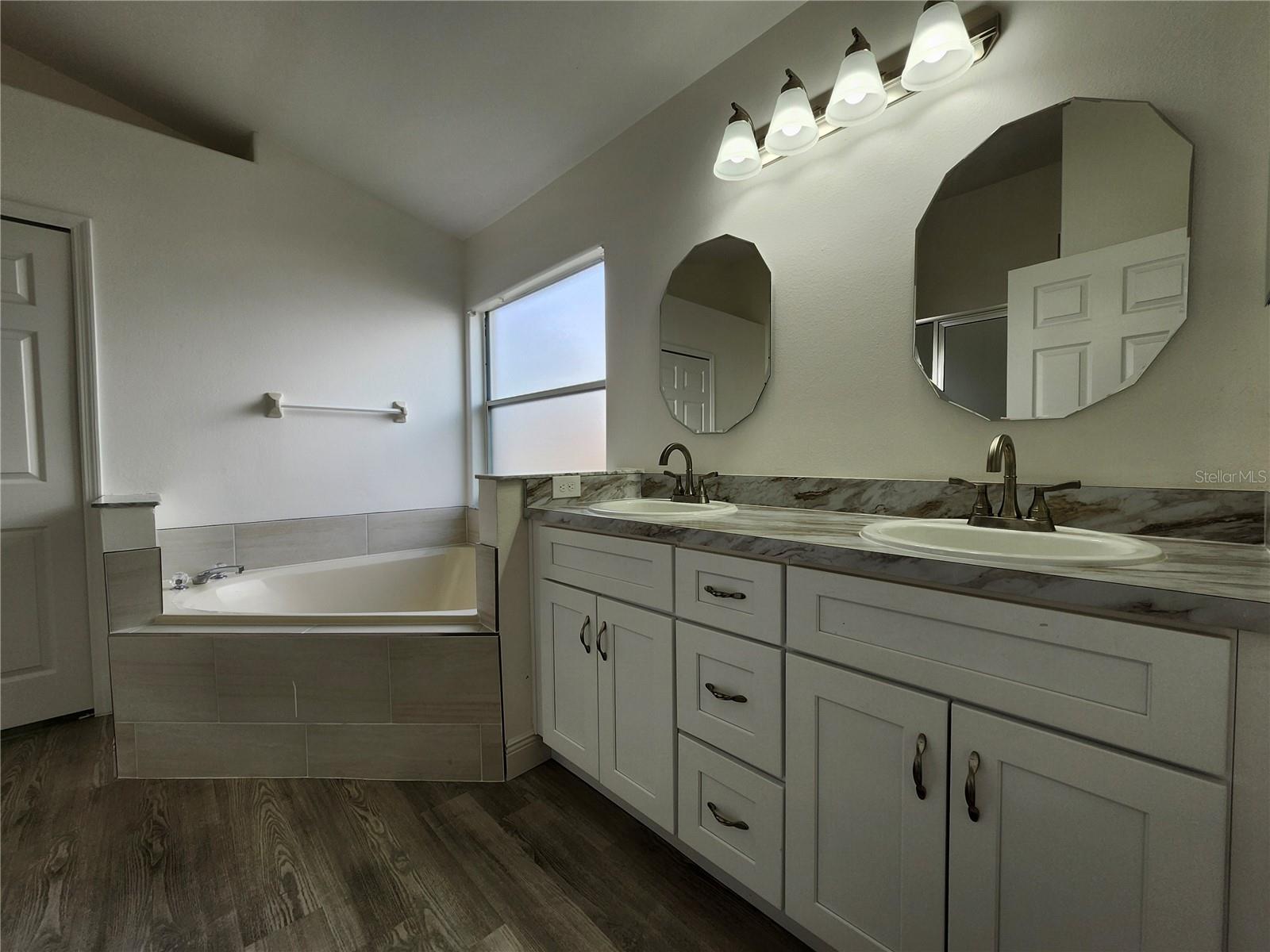 Image 8 of 23 For 4694 Prairie Point Boulevard