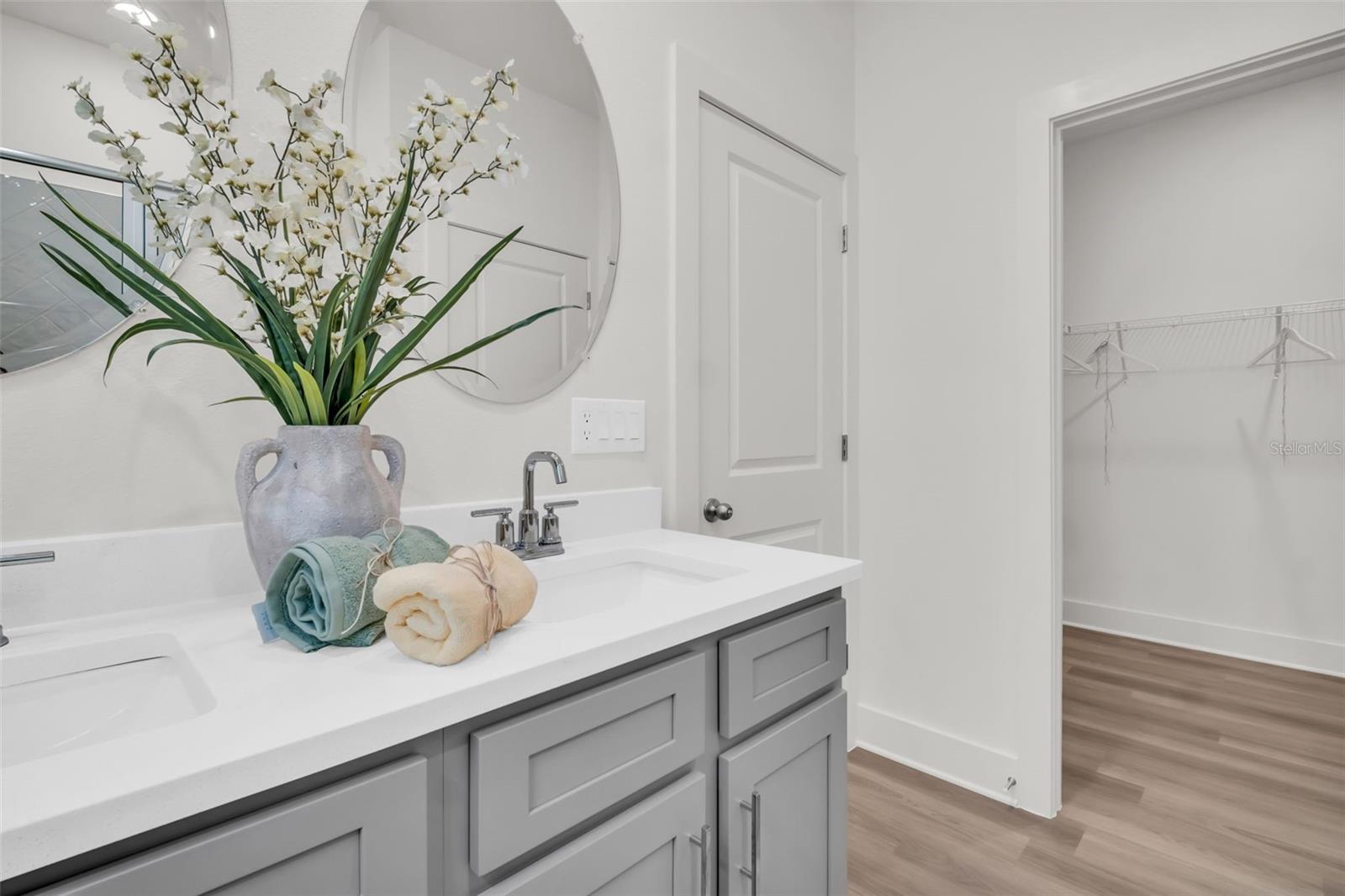 Image 31 of 44 For 7939 Chandler Lake Court