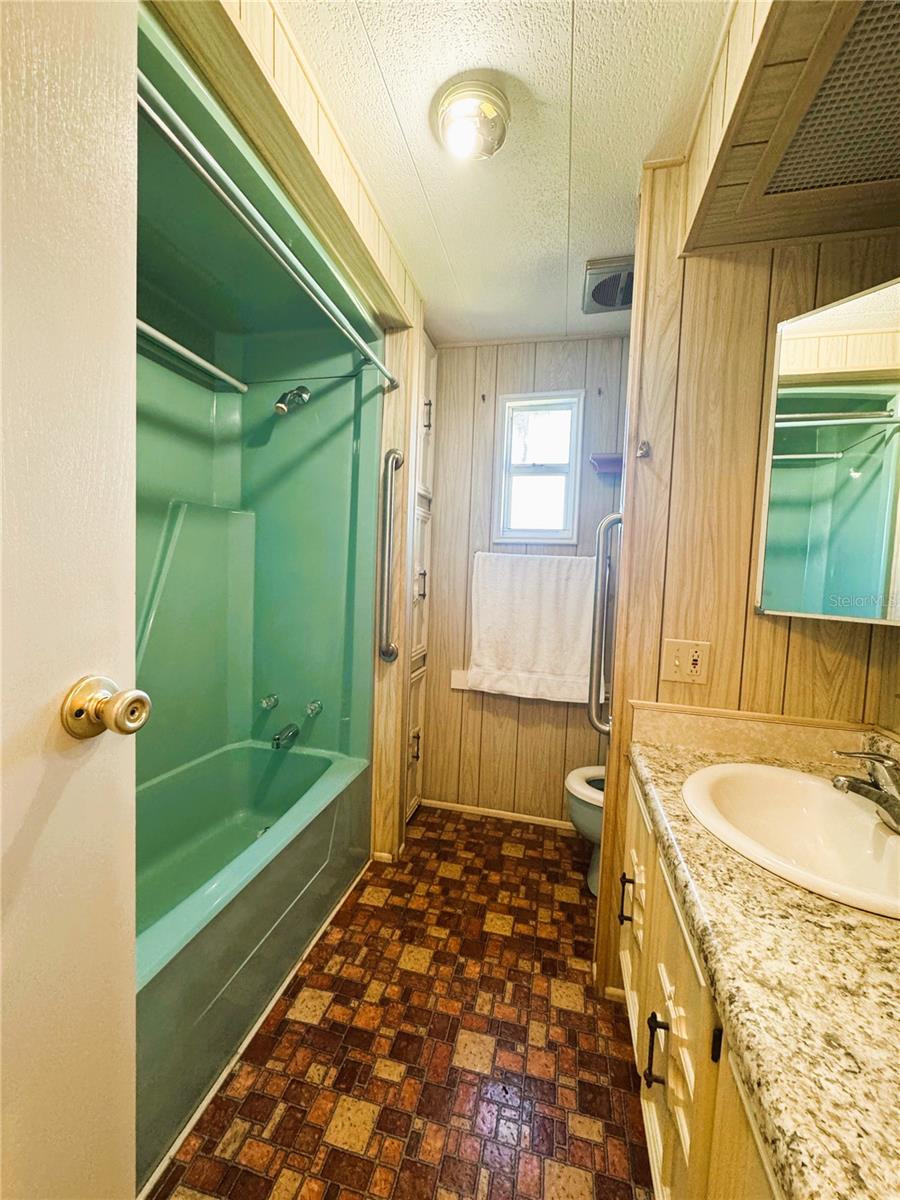 Image 27 of 34 For 308 Hawthorne Boulevard