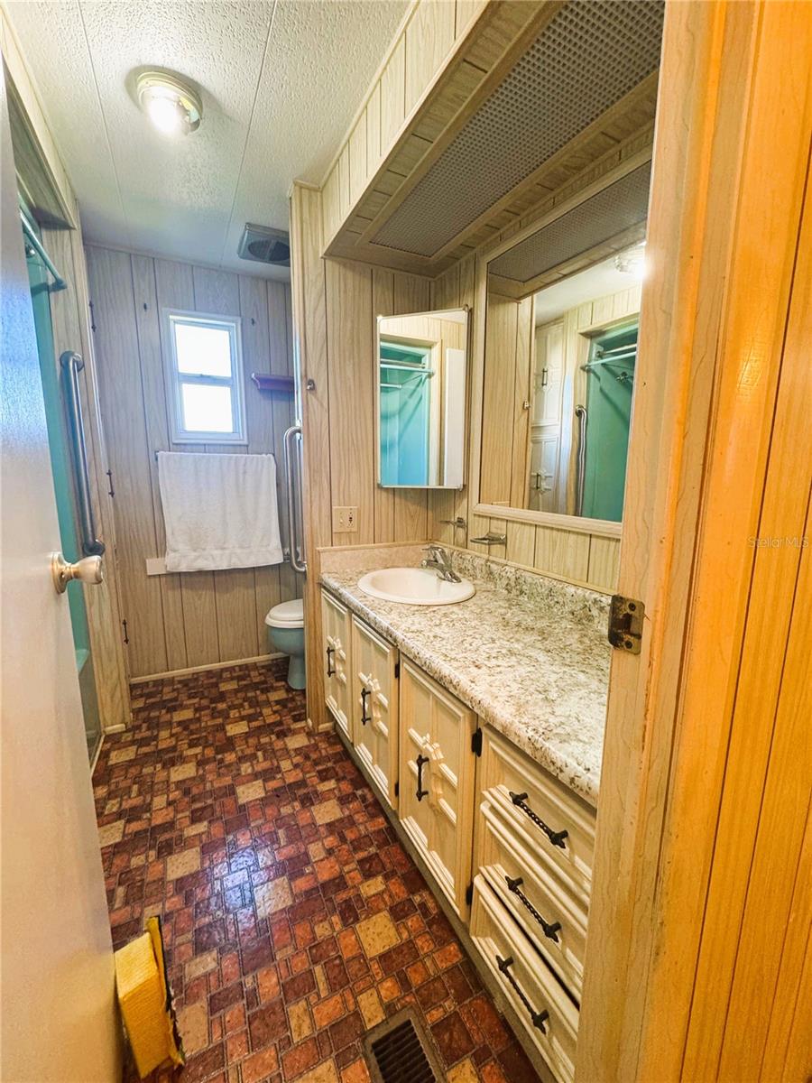 Image 28 of 34 For 308 Hawthorne Boulevard