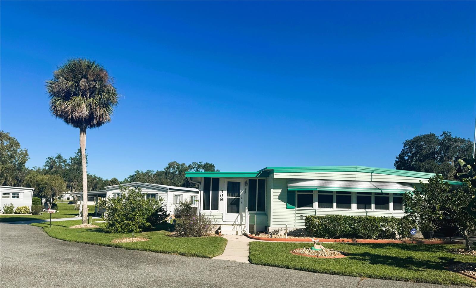 Image 3 of 34 For 308 Hawthorne Boulevard