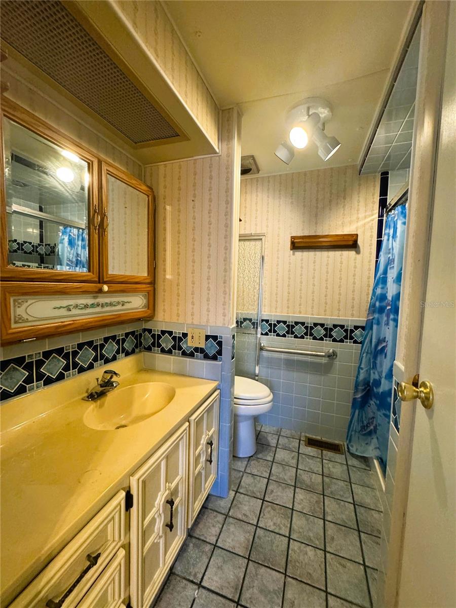 Image 32 of 34 For 308 Hawthorne Boulevard