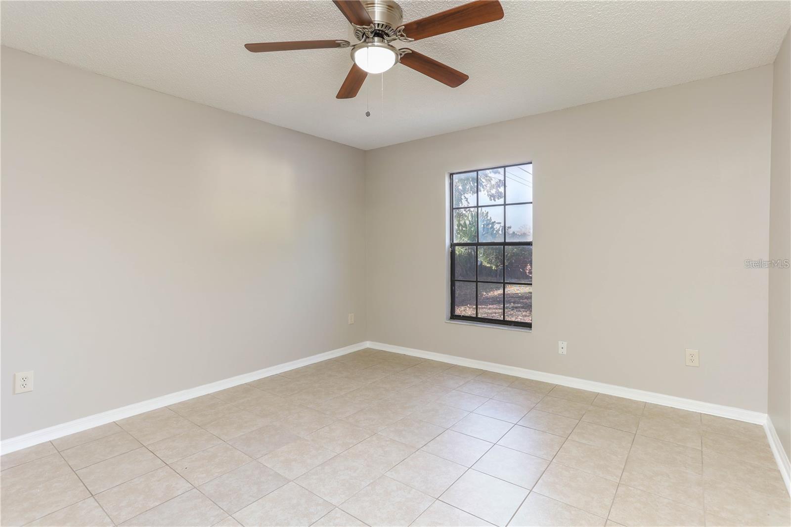 Image 11 of 14 For 1494 Hyde Park Drive