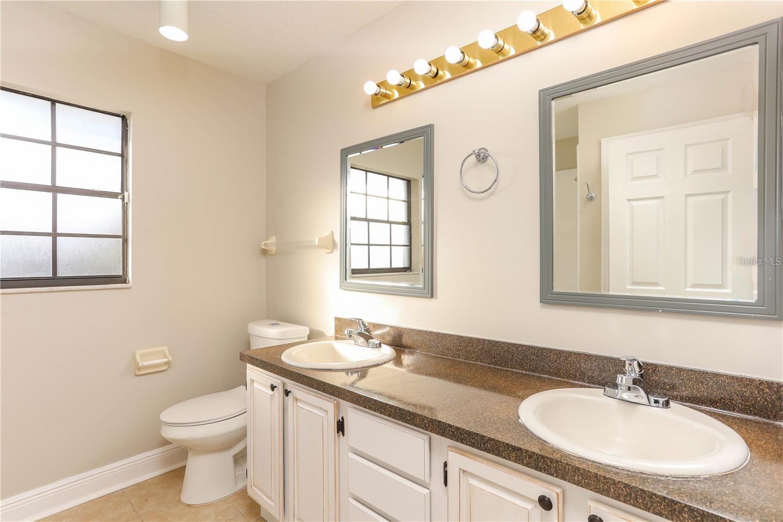 Image 12 of 14 For 1494 Hyde Park Drive