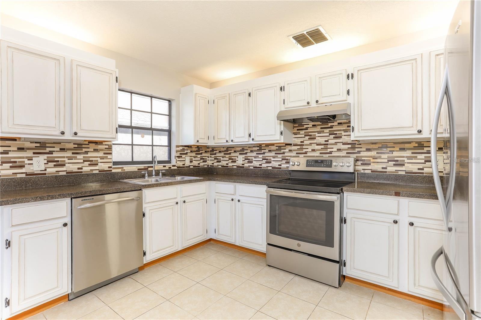 Image 6 of 14 For 1494 Hyde Park Drive