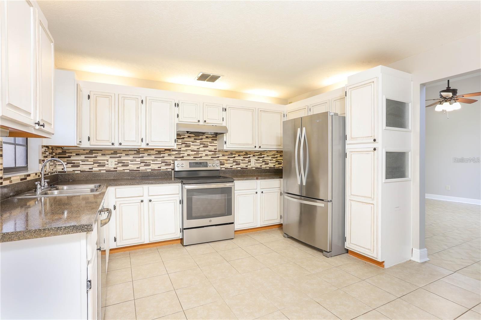 Image 7 of 14 For 1494 Hyde Park Drive