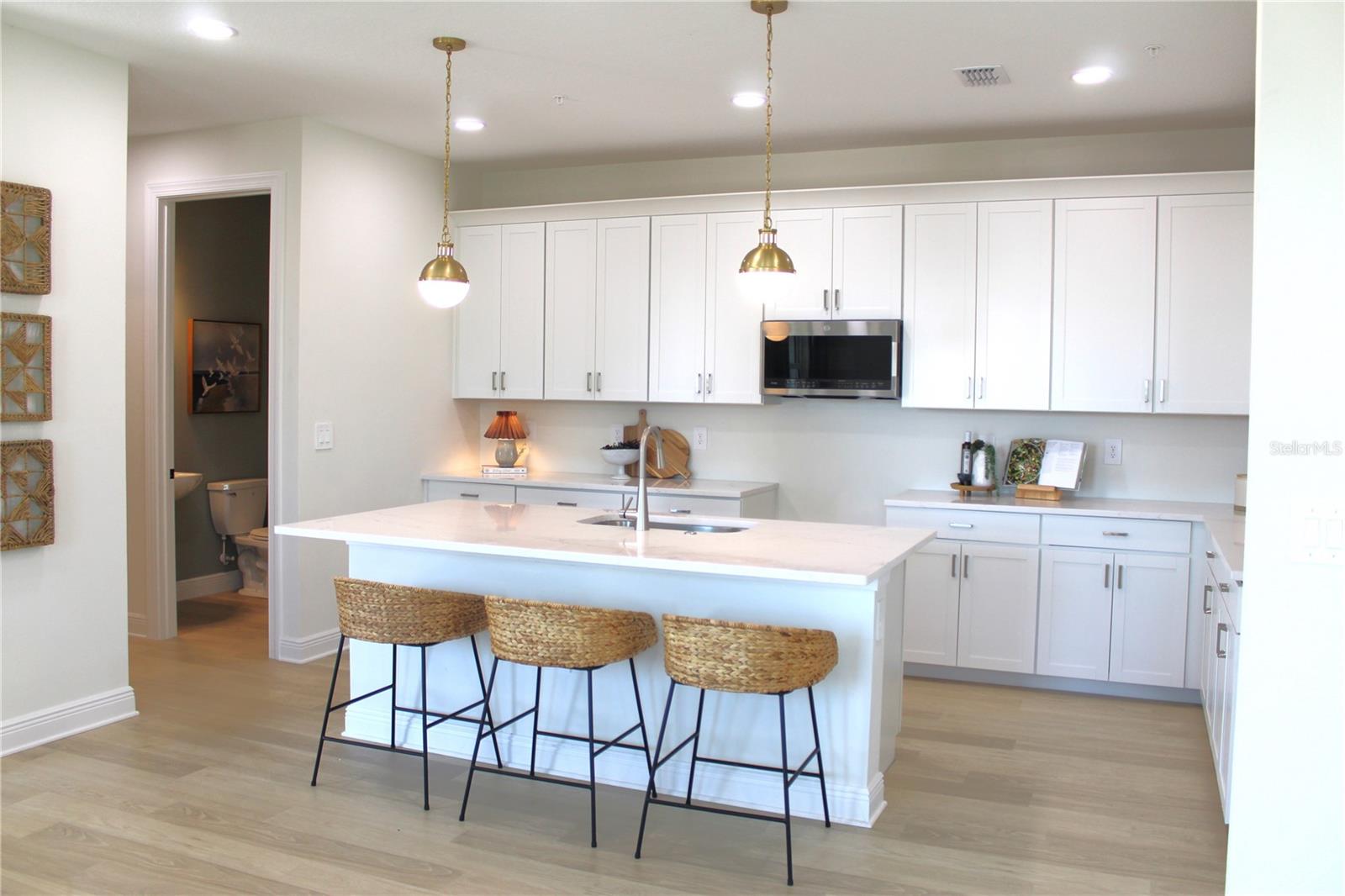 Image 5 of 19 For 17724 Broadleaf Loop