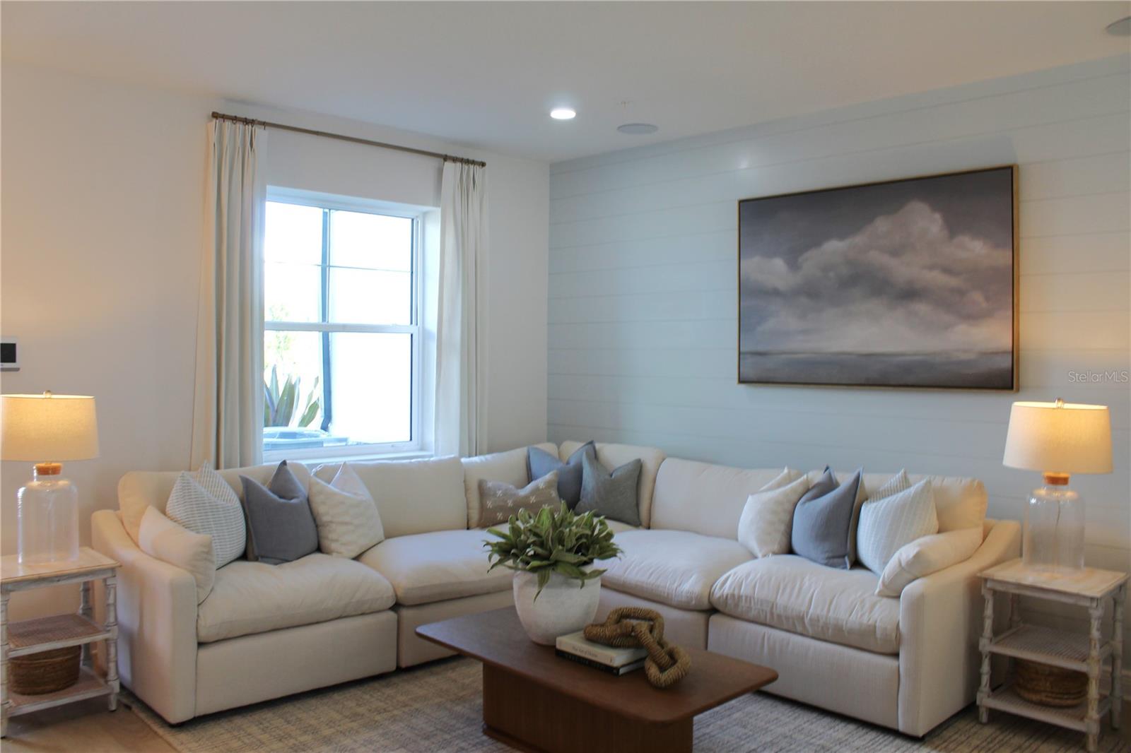 Image 4 of 16 For 17712 Broadleaf Loop