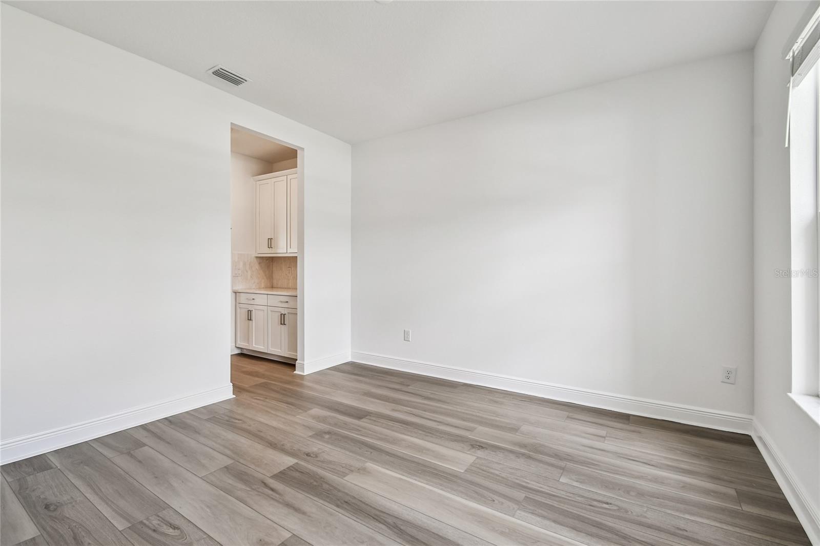 Listing photo id 13 for 7579 Seahawk Avenue