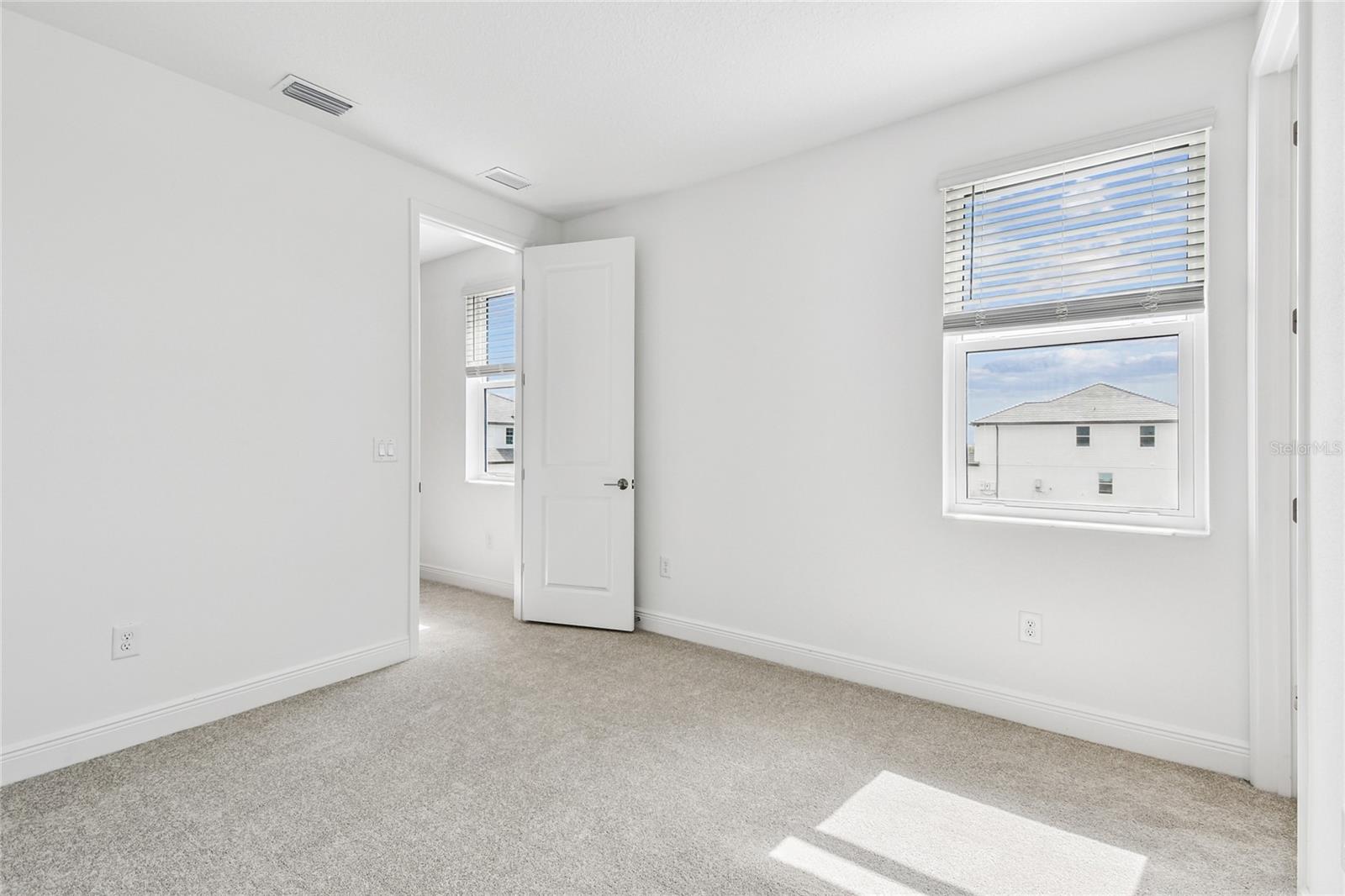 Listing photo id 29 for 7579 Seahawk Avenue