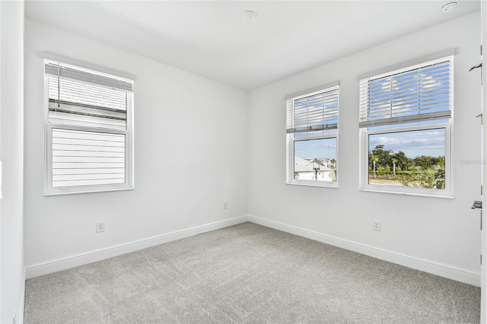 Listing photo id 34 for 7579 Seahawk Avenue