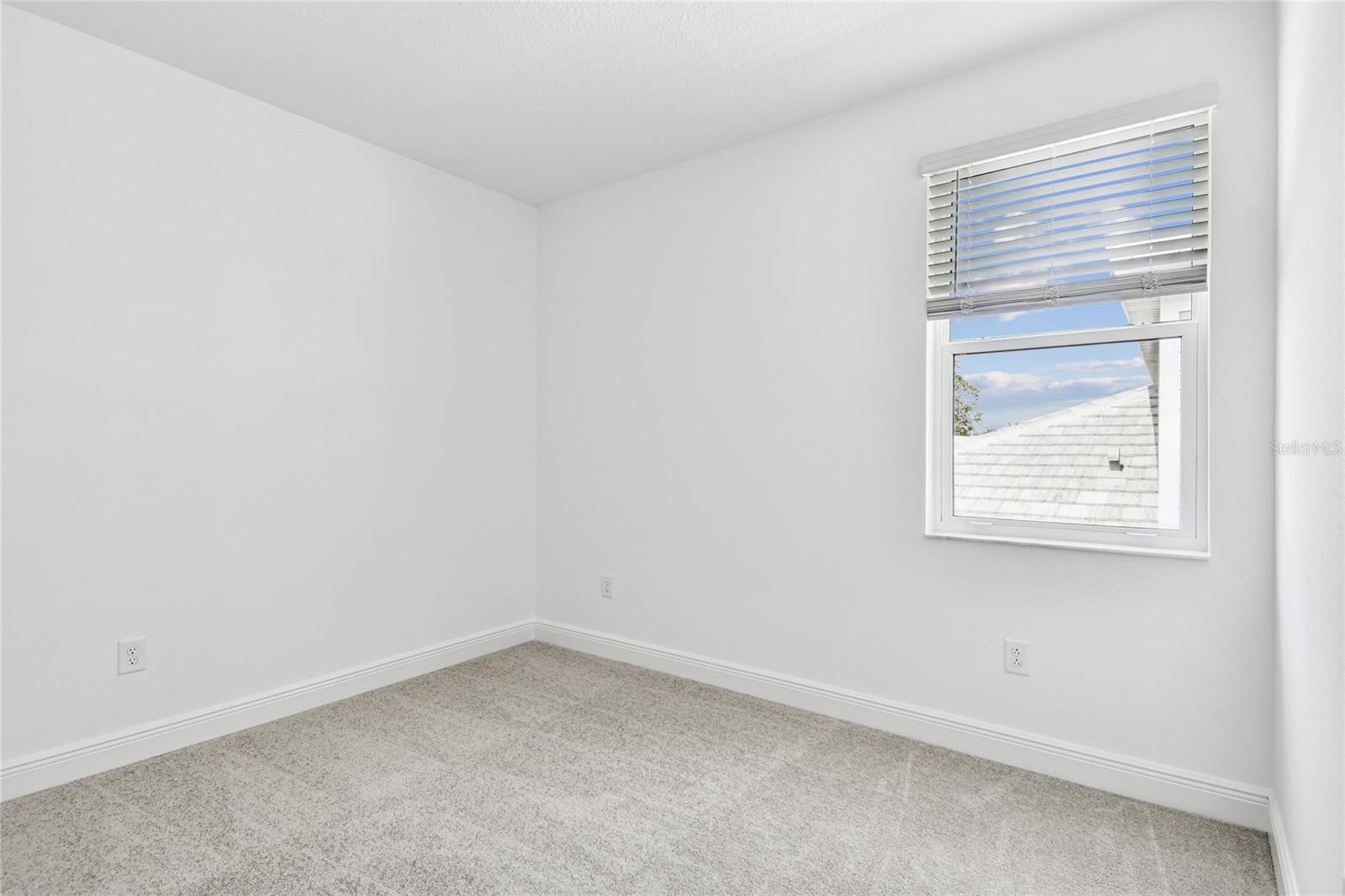 Listing photo id 36 for 7579 Seahawk Avenue