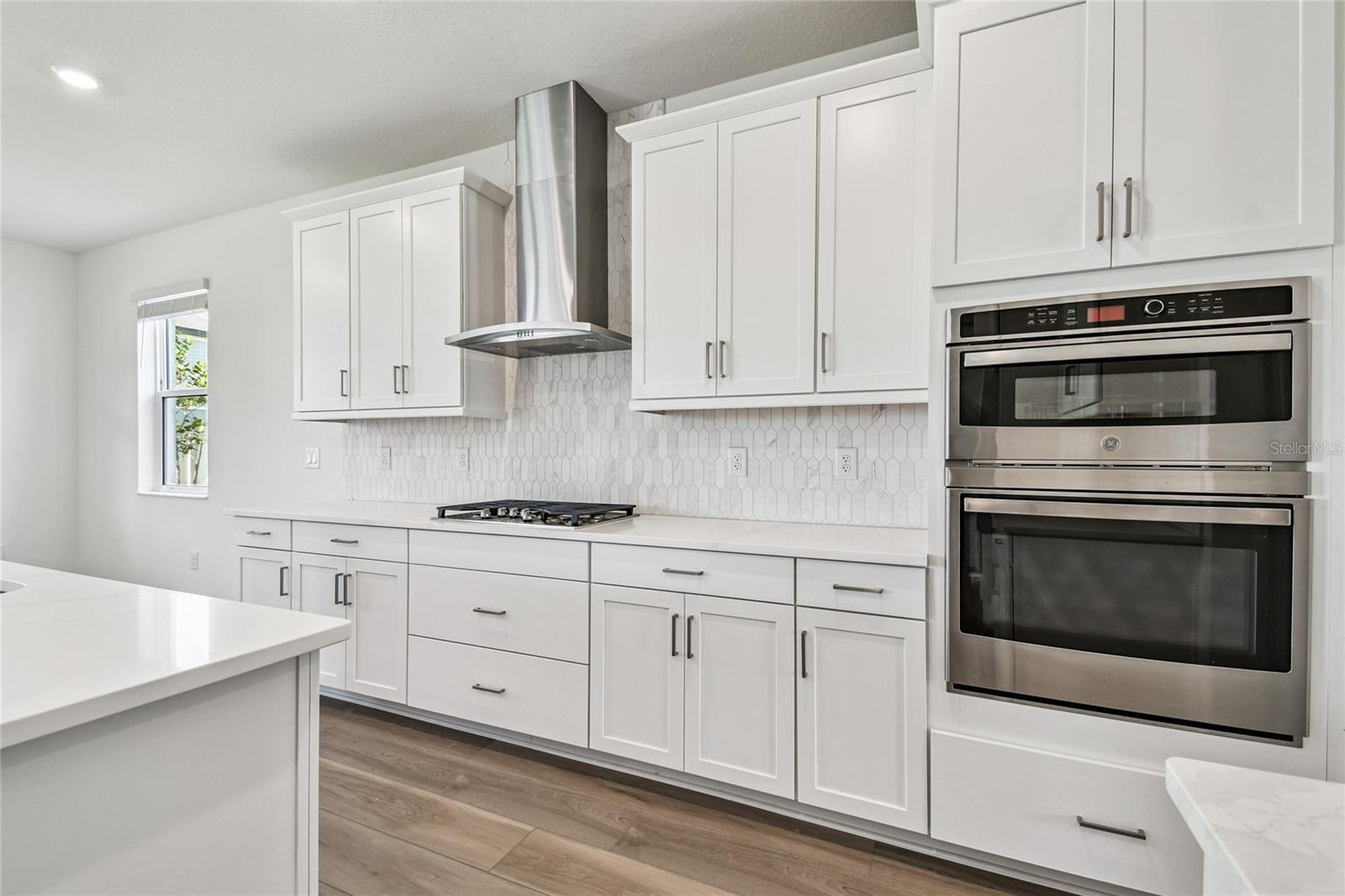 Listing photo id 3 for 7579 Seahawk Avenue