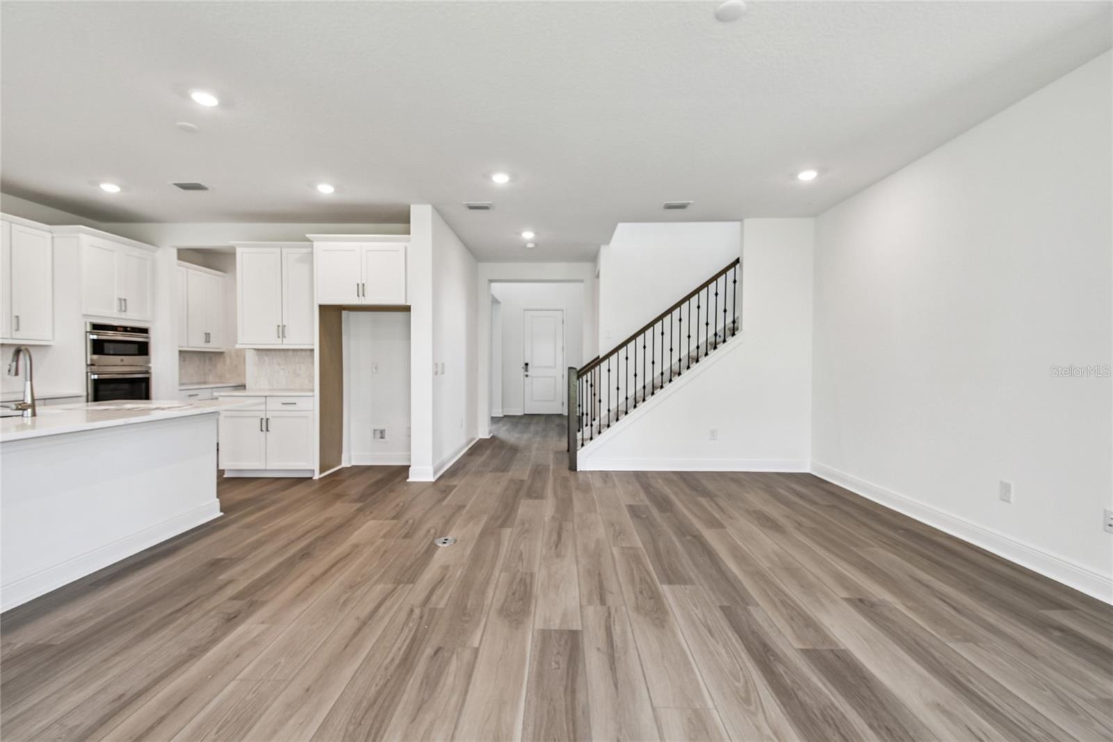 Listing photo id 5 for 7579 Seahawk Avenue