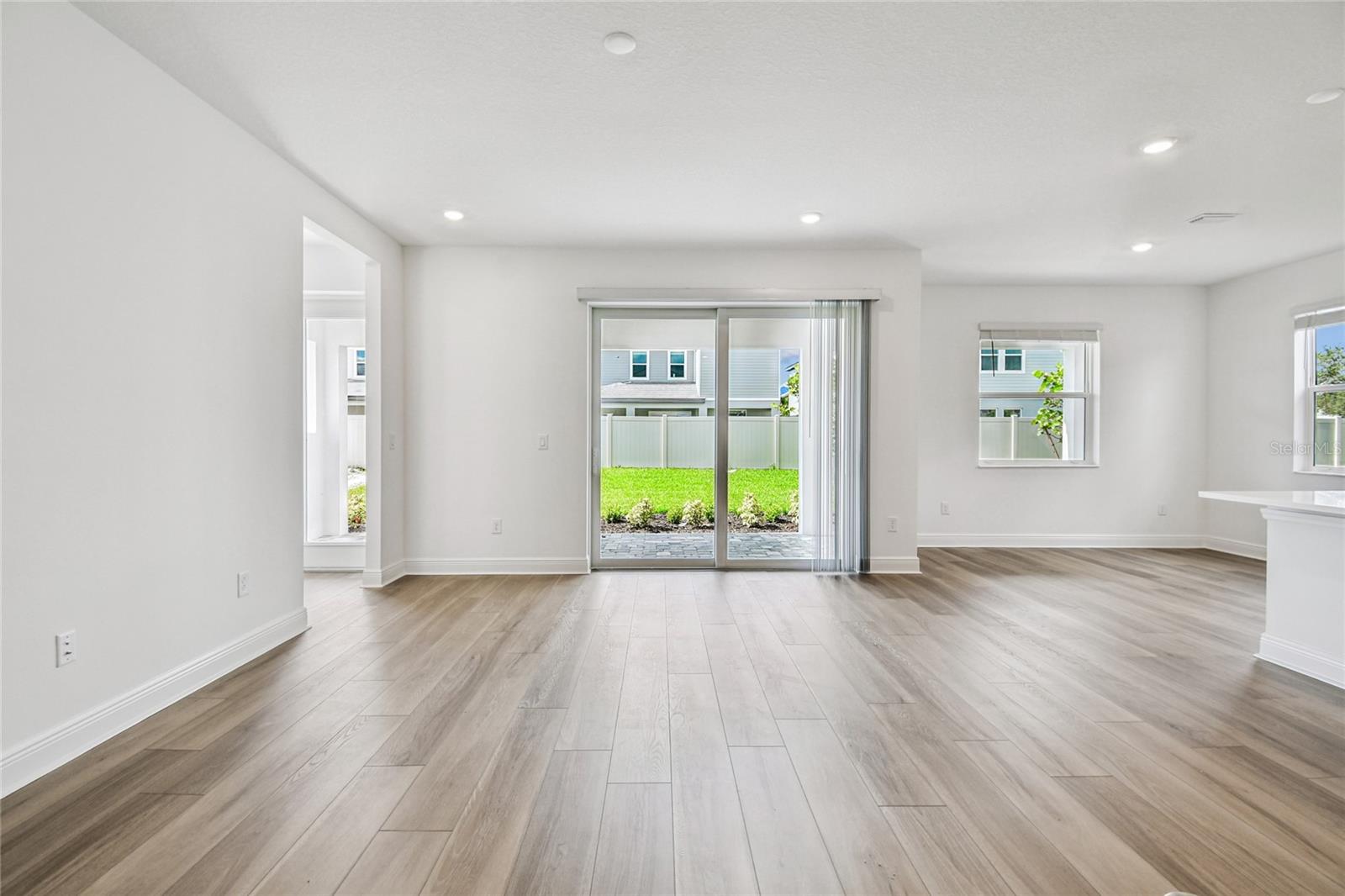 Listing photo id 7 for 7579 Seahawk Avenue