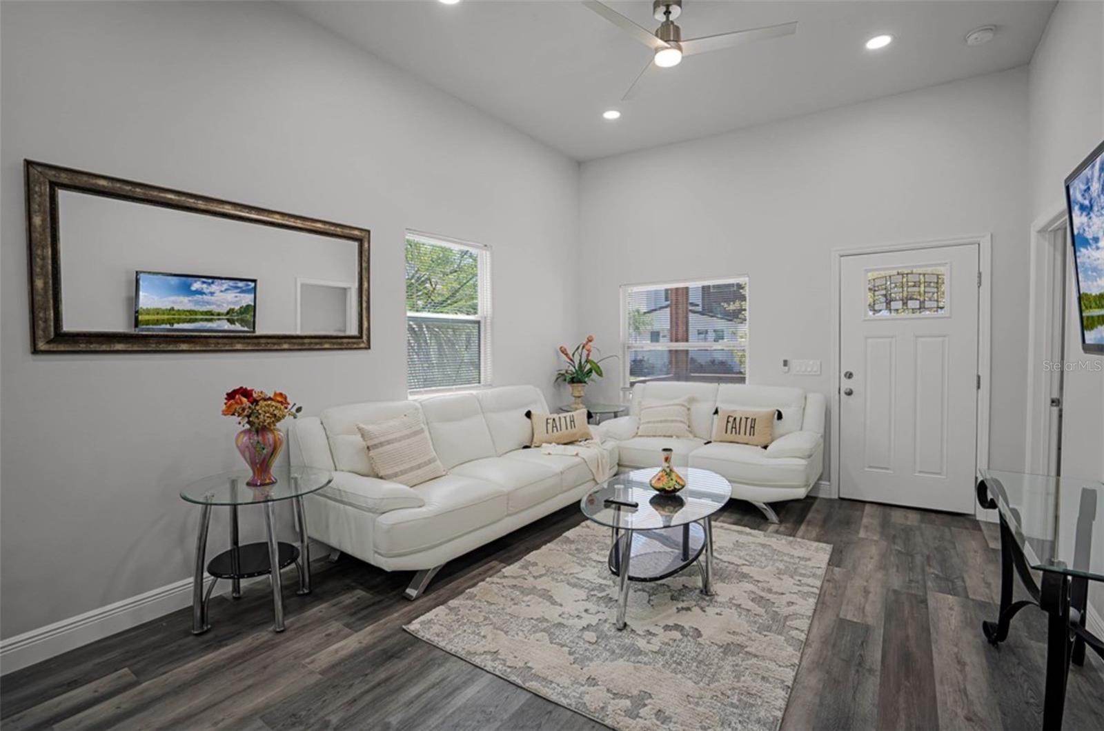 Image 22 of 33 For 2335 Beach Street