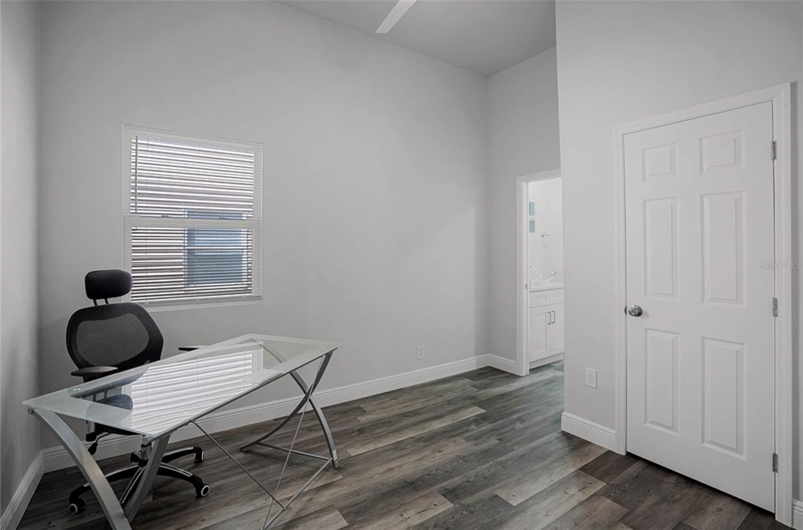 Image 26 of 33 For 2335 Beach Street