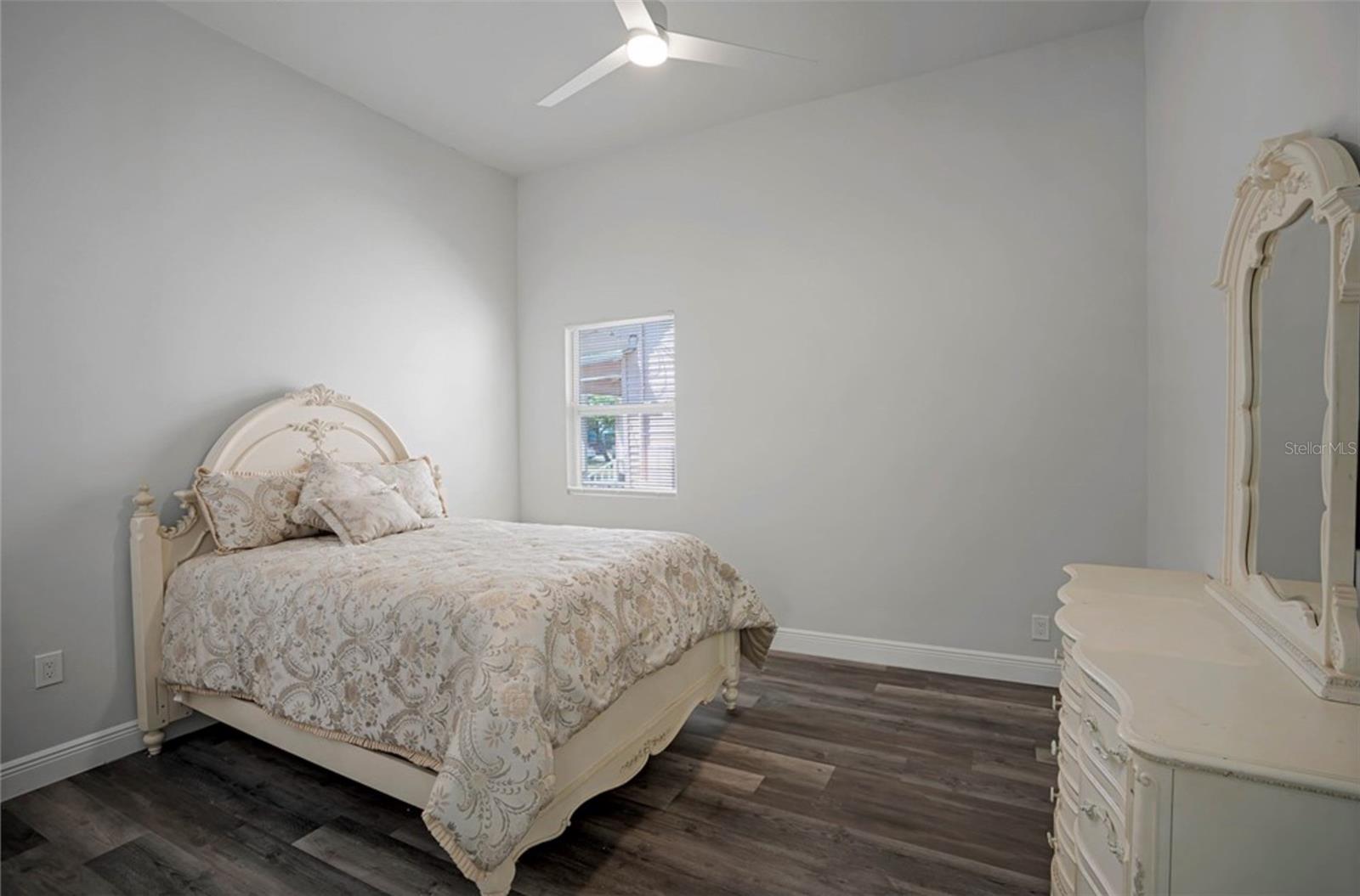 Image 27 of 33 For 2335 Beach Street