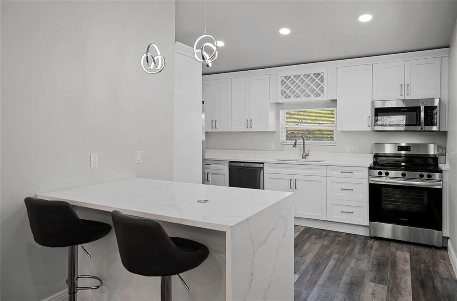 Image 31 of 33 For 2335 Beach Street