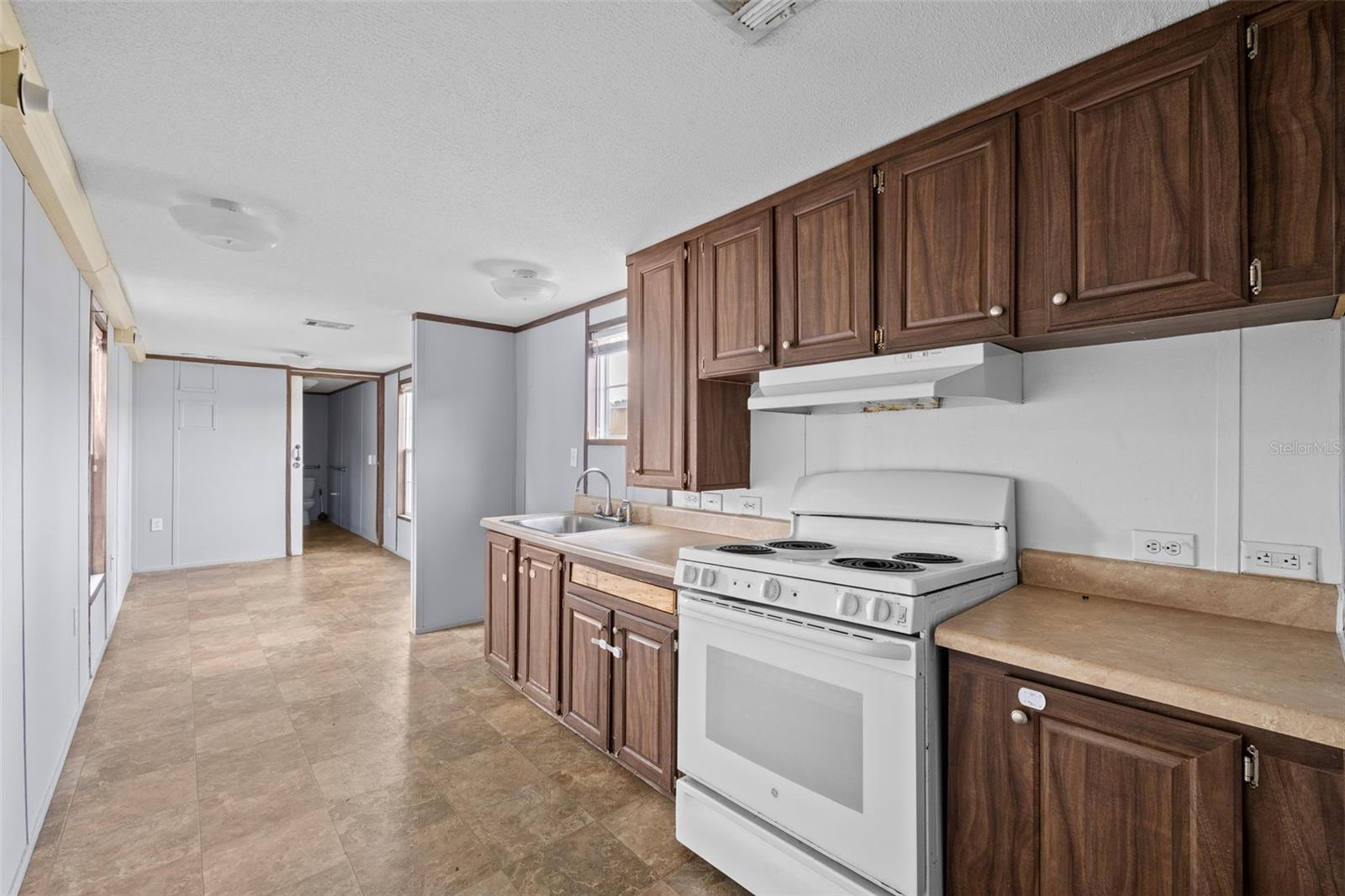 Image 5 of 10 For 5600 New Tampa