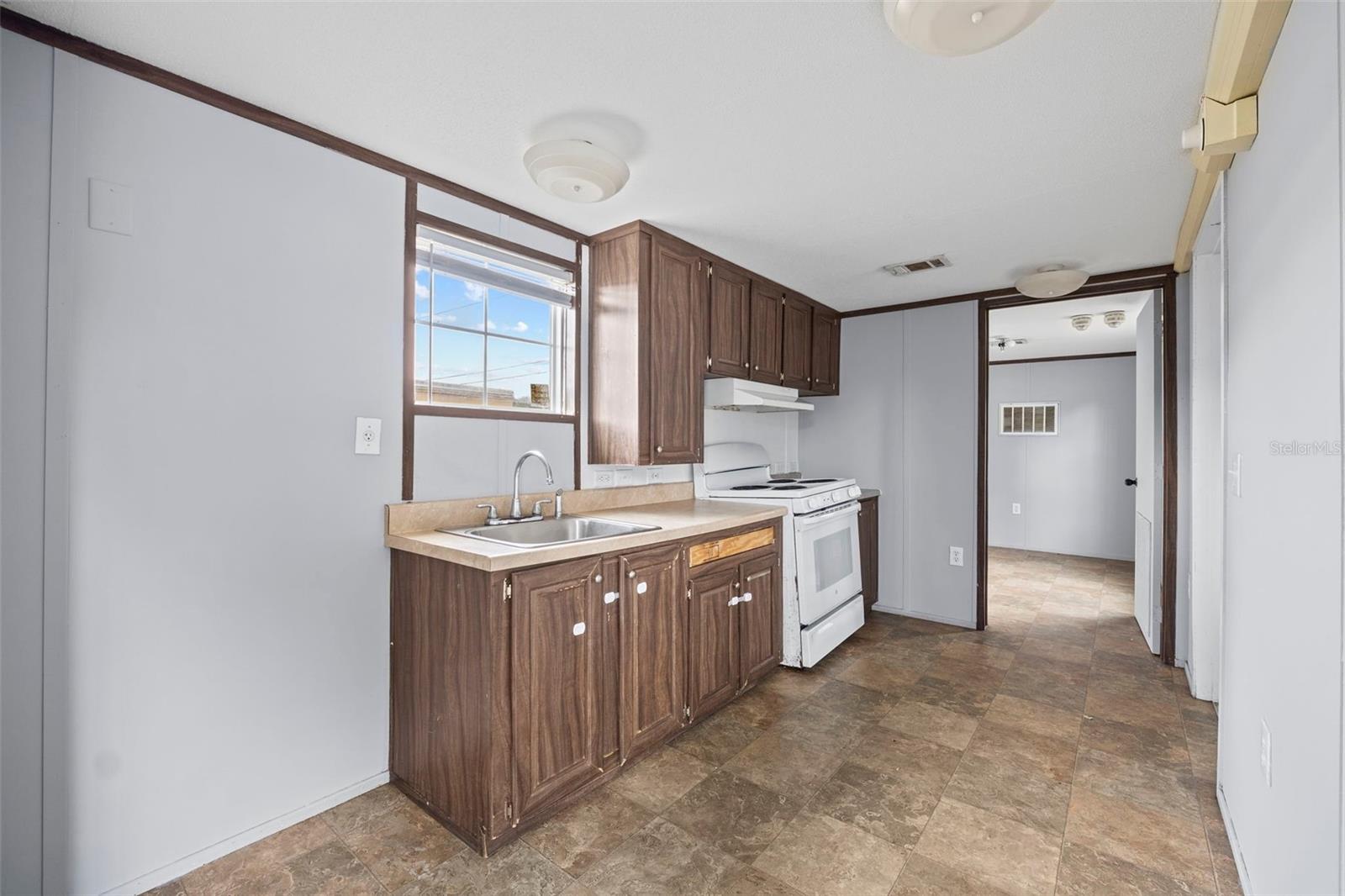 Image 7 of 10 For 5600 New Tampa