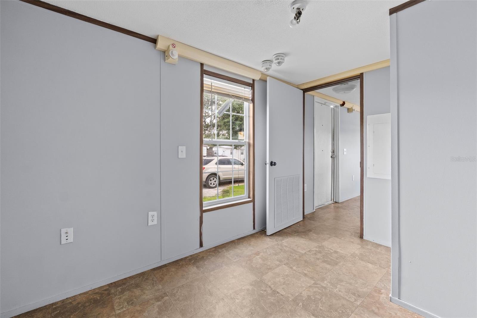 Image 8 of 10 For 5600 New Tampa