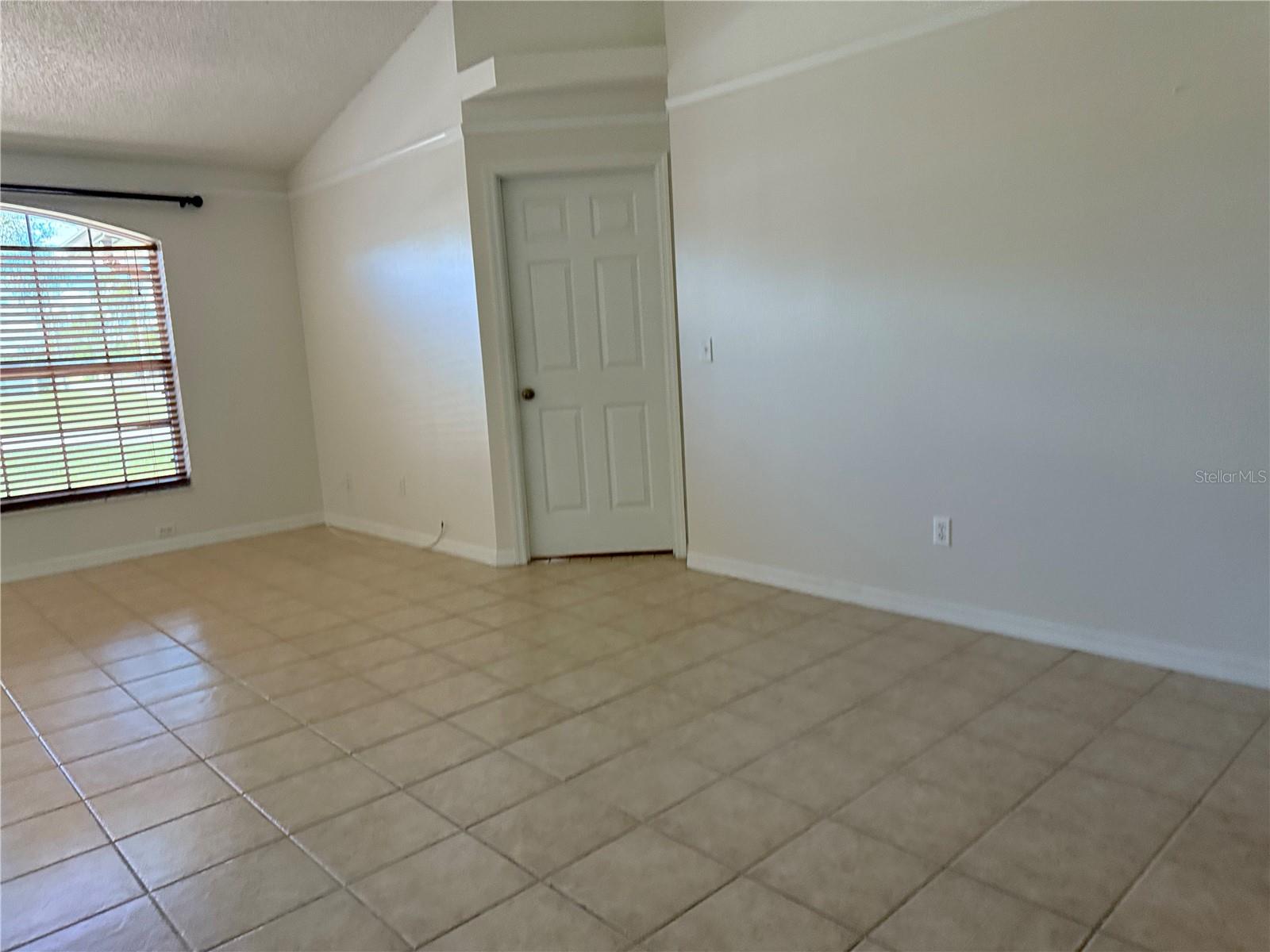 Image 5 of 12 For 2423 Moonstone Avenue