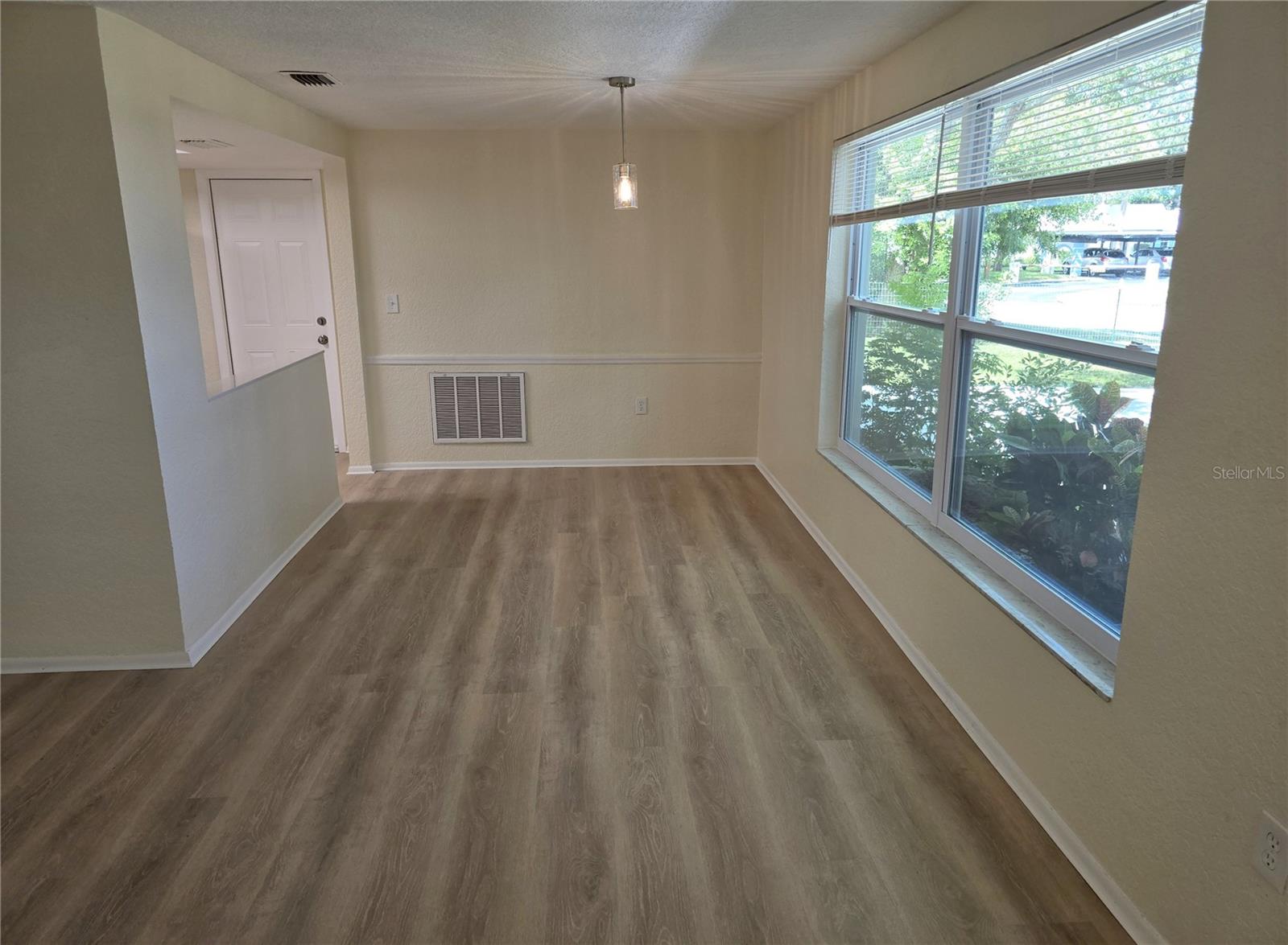 Image 19 of 37 For 4206 Glissade Drive