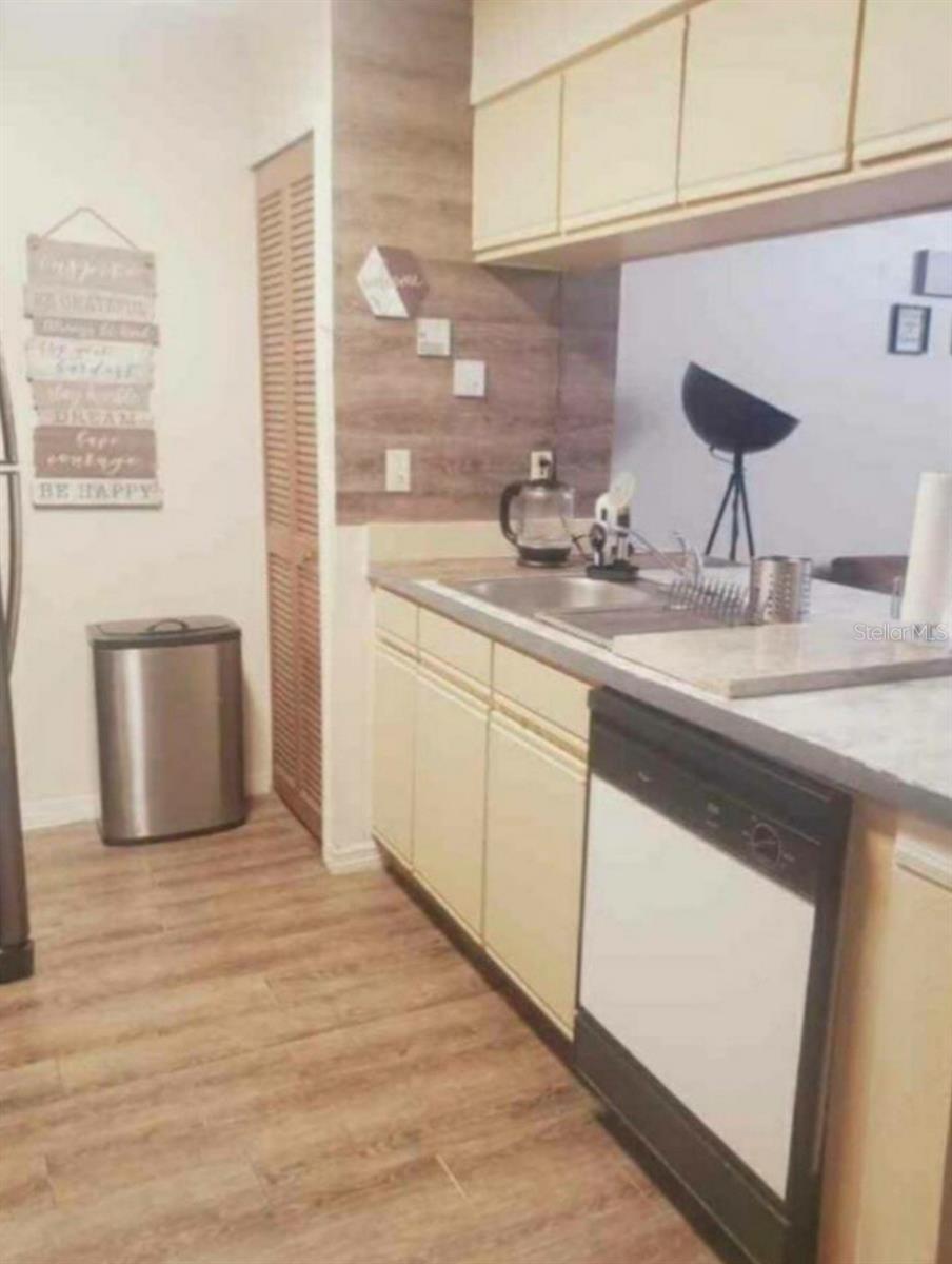 Image 6 of 20 For 2478 Sweetwater Club Circle 94