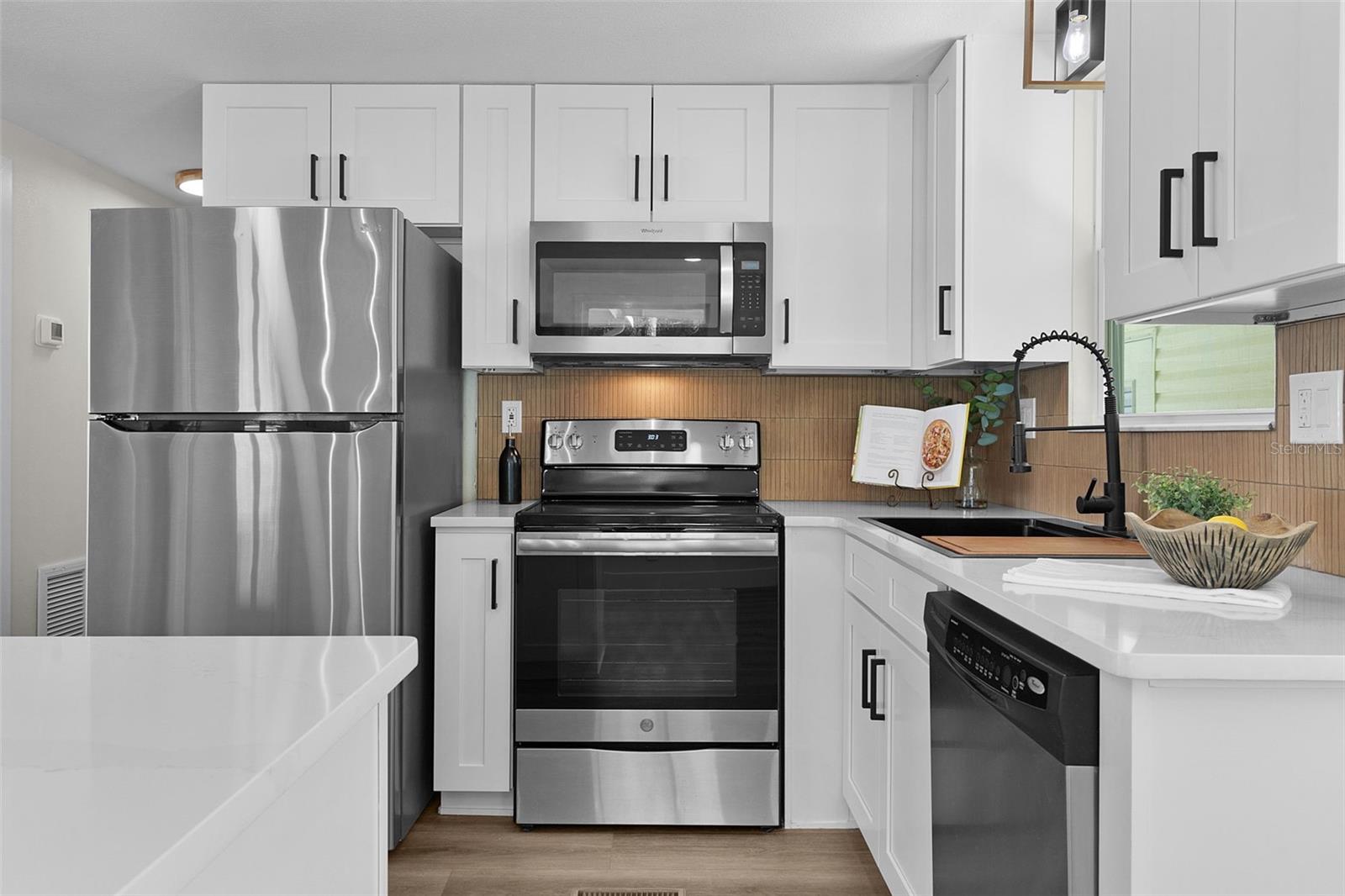 Image 15 of 41 For 205 Palo Verde Drive