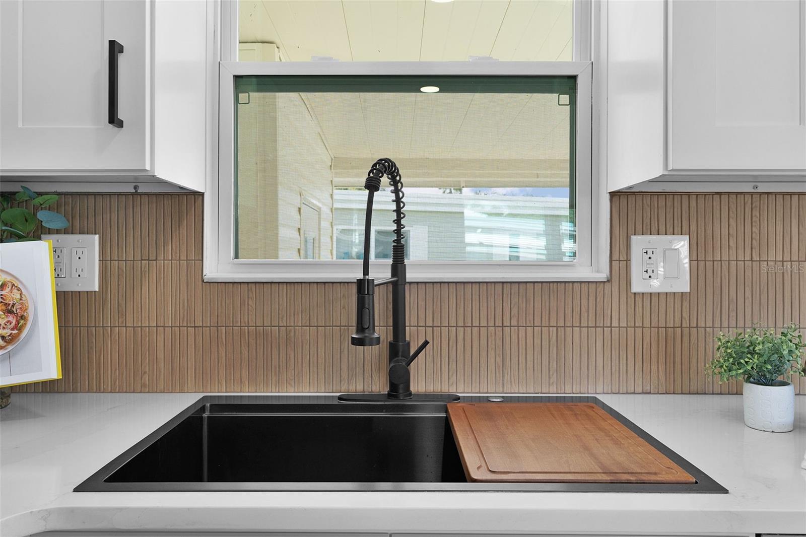 Image 16 of 41 For 205 Palo Verde Drive