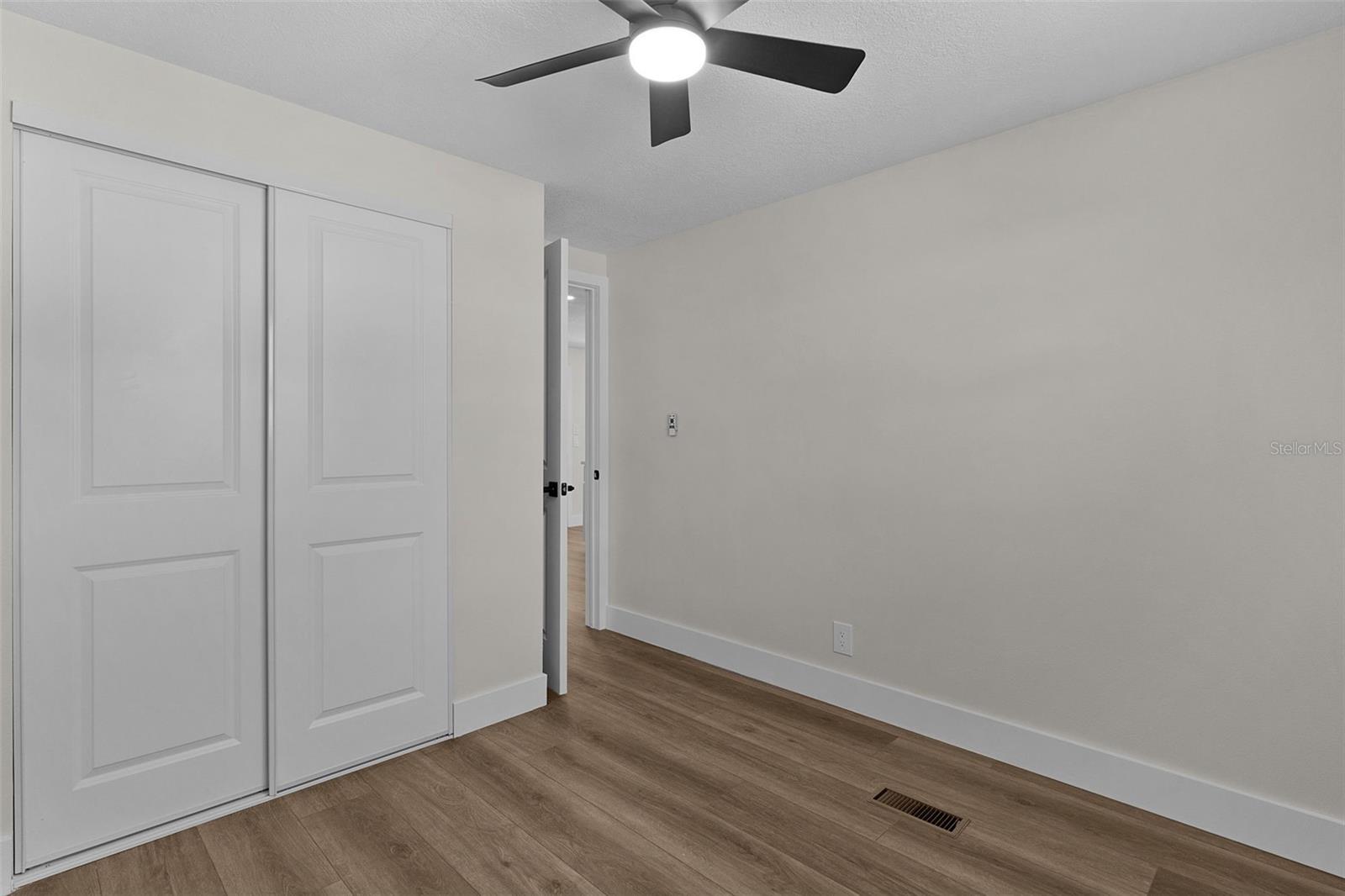 Image 21 of 41 For 205 Palo Verde Drive