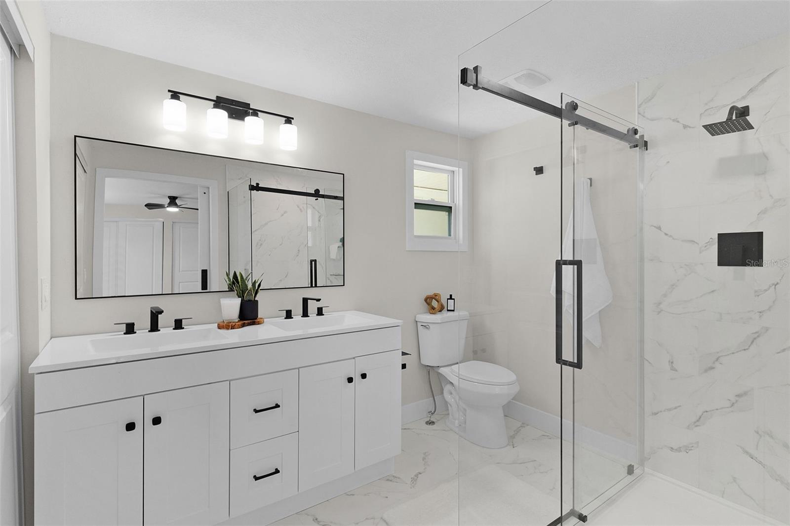 Image 27 of 41 For 205 Palo Verde Drive