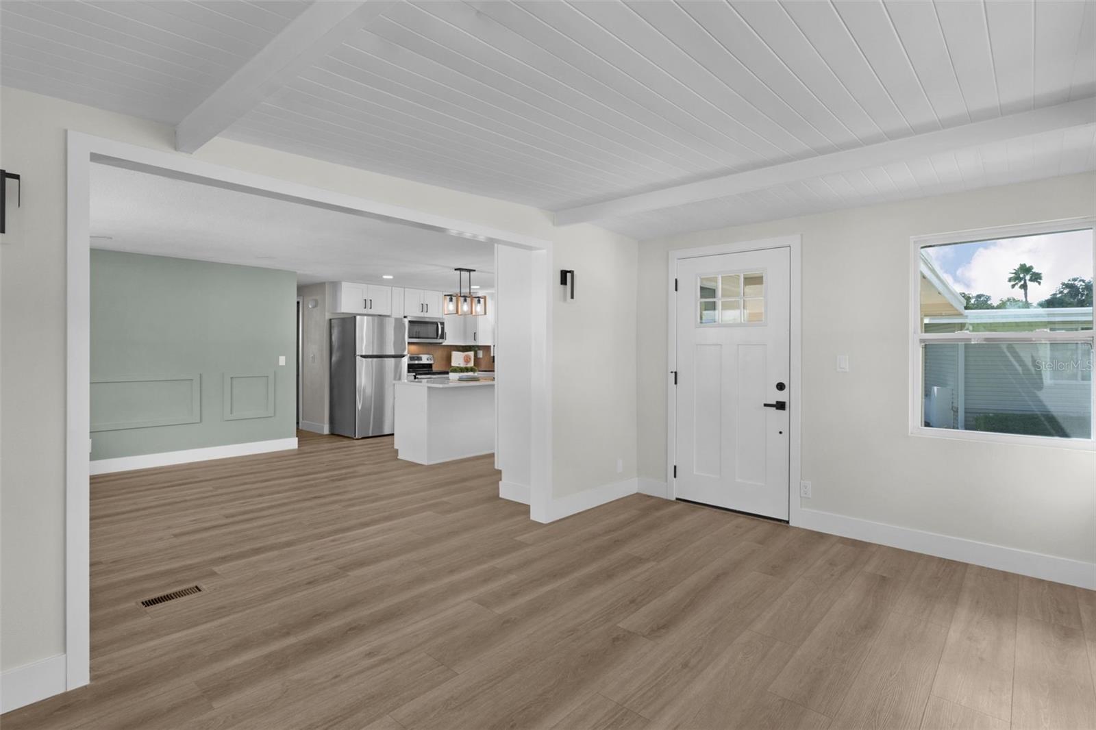 Image 7 of 41 For 205 Palo Verde Drive