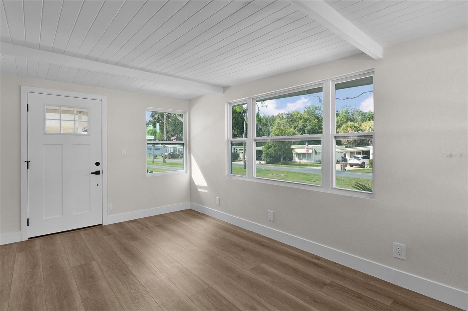 Image 8 of 41 For 205 Palo Verde Drive