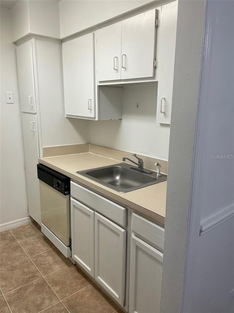 Image 4 of 10 For 315 Wymore Road 104