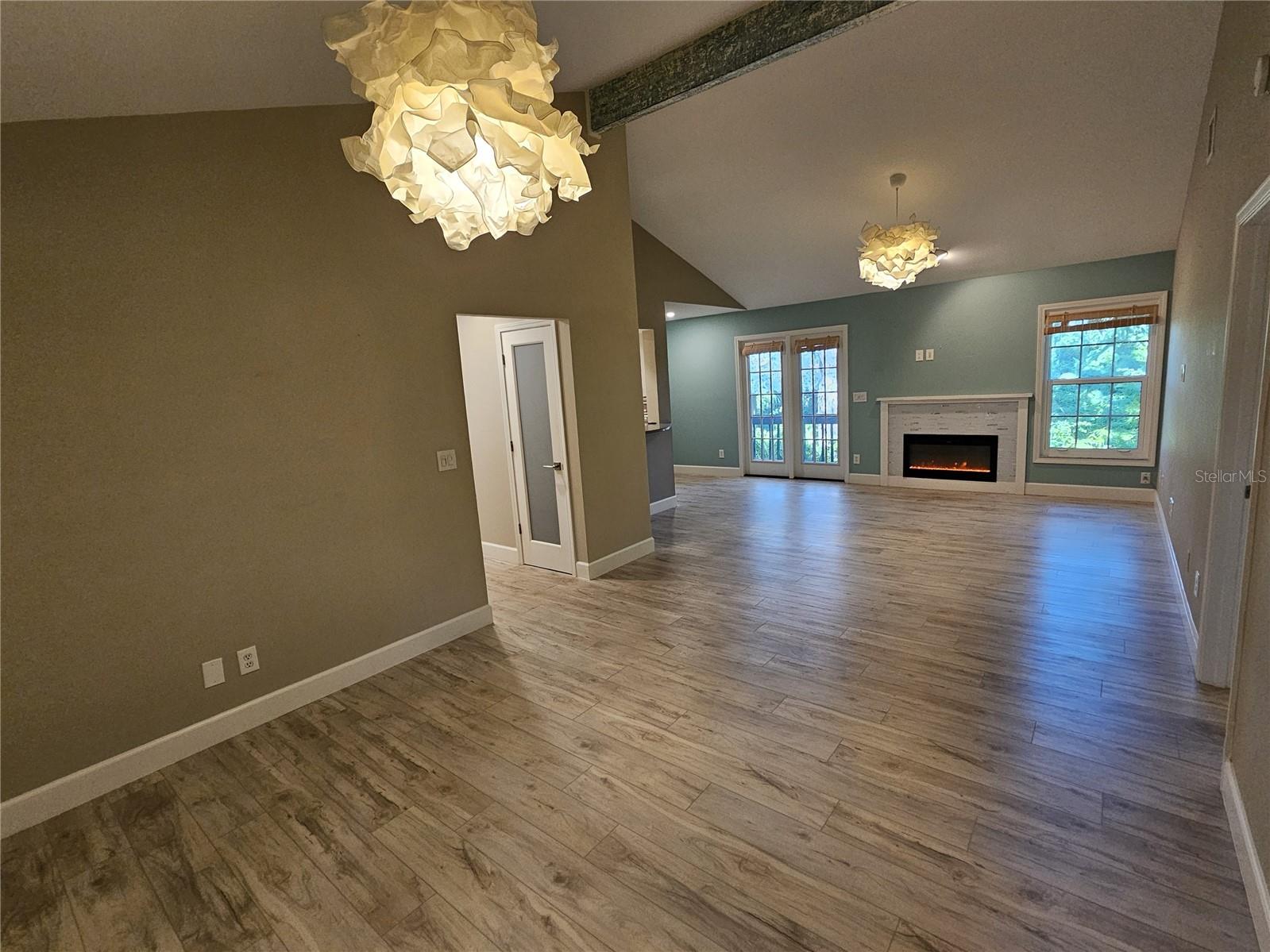 Image 4 of 38 For 1210 Cottonwood Trail 1-1