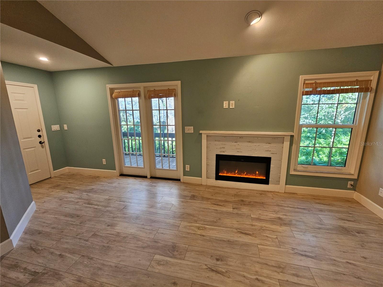 Image 5 of 38 For 1210 Cottonwood Trail 1-1