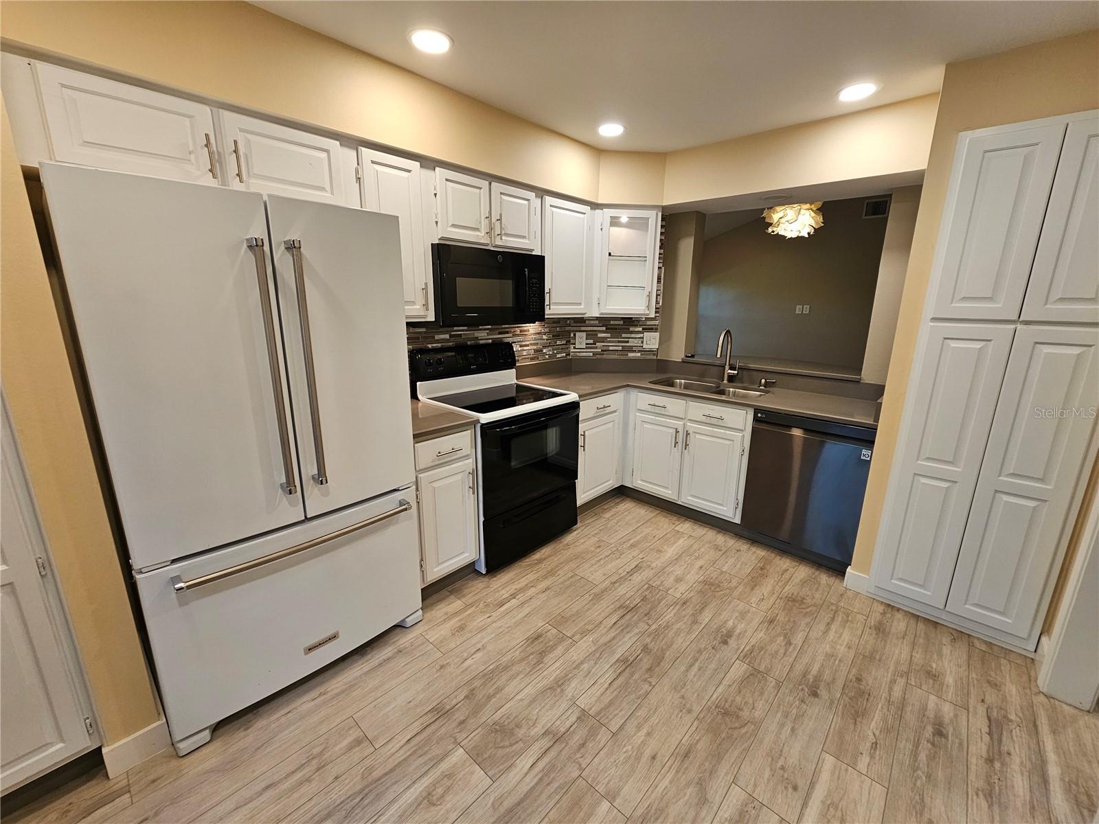 Image 7 of 38 For 1210 Cottonwood Trail 1-1