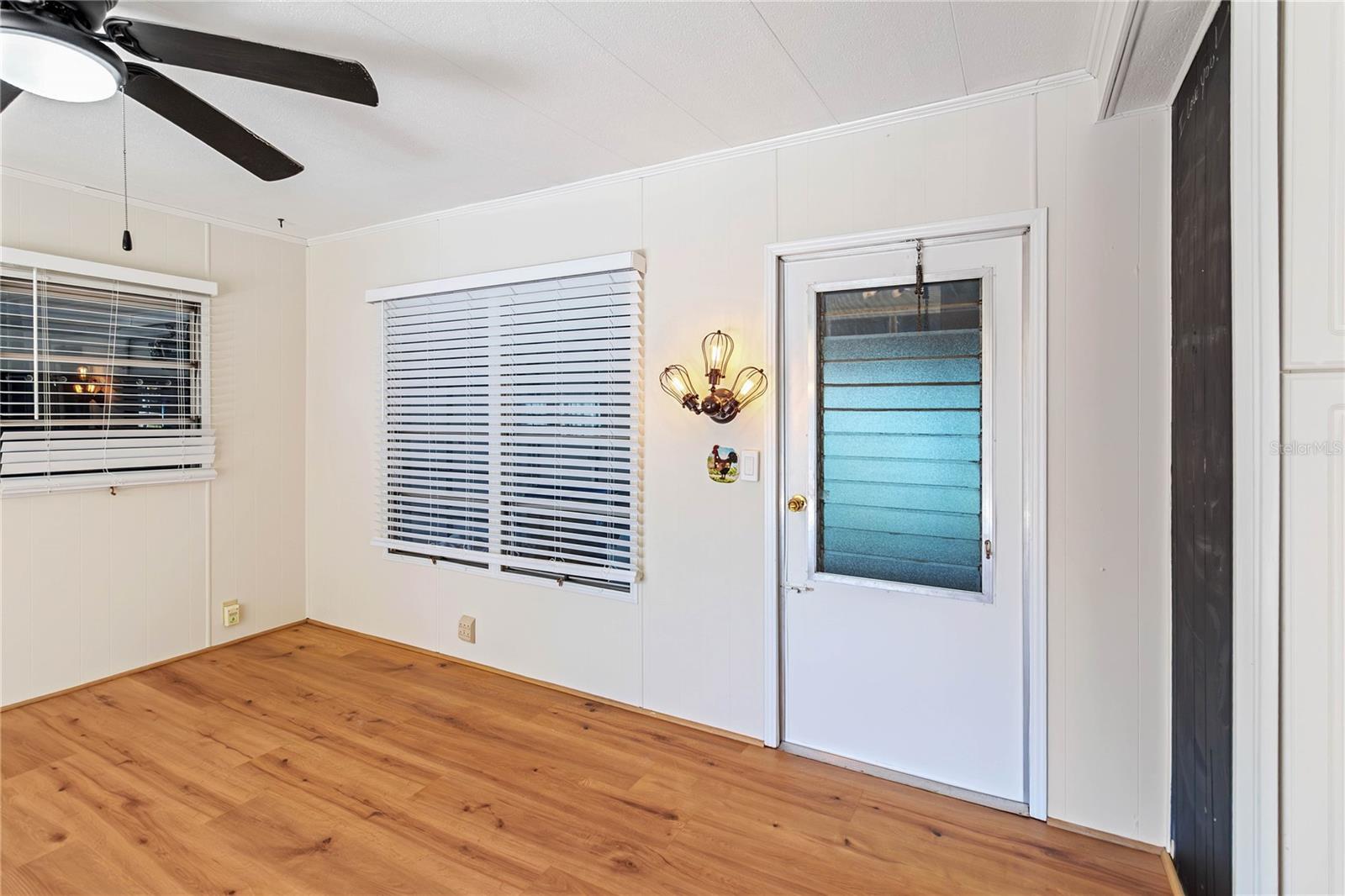 Image 4 of 30 For 6420 Woods St