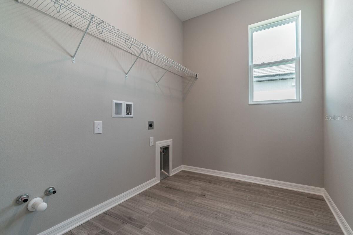 Image 9 of 9 For 440 Alberata Way