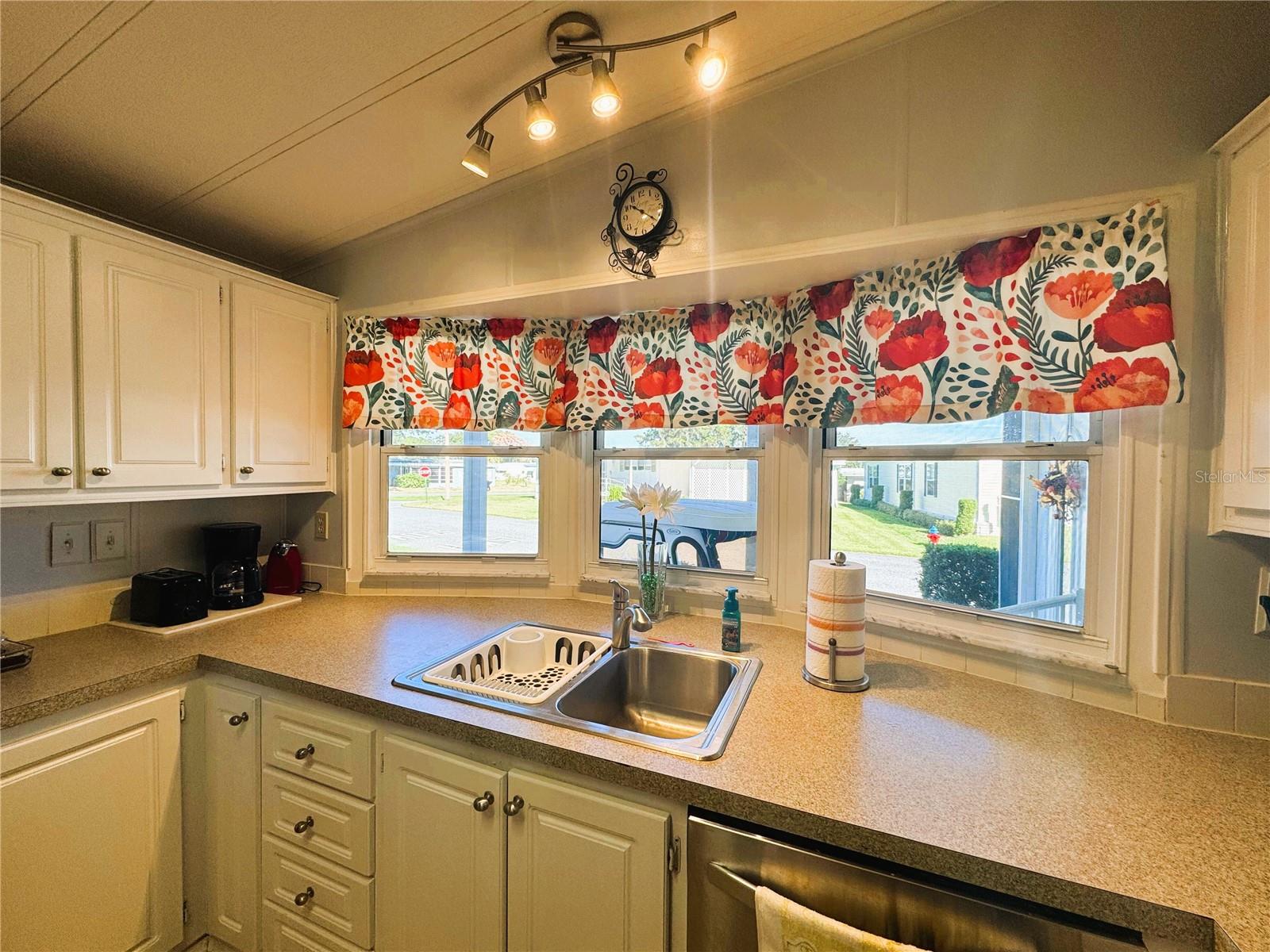 Image 10 of 36 For 178 Hibiscus Way